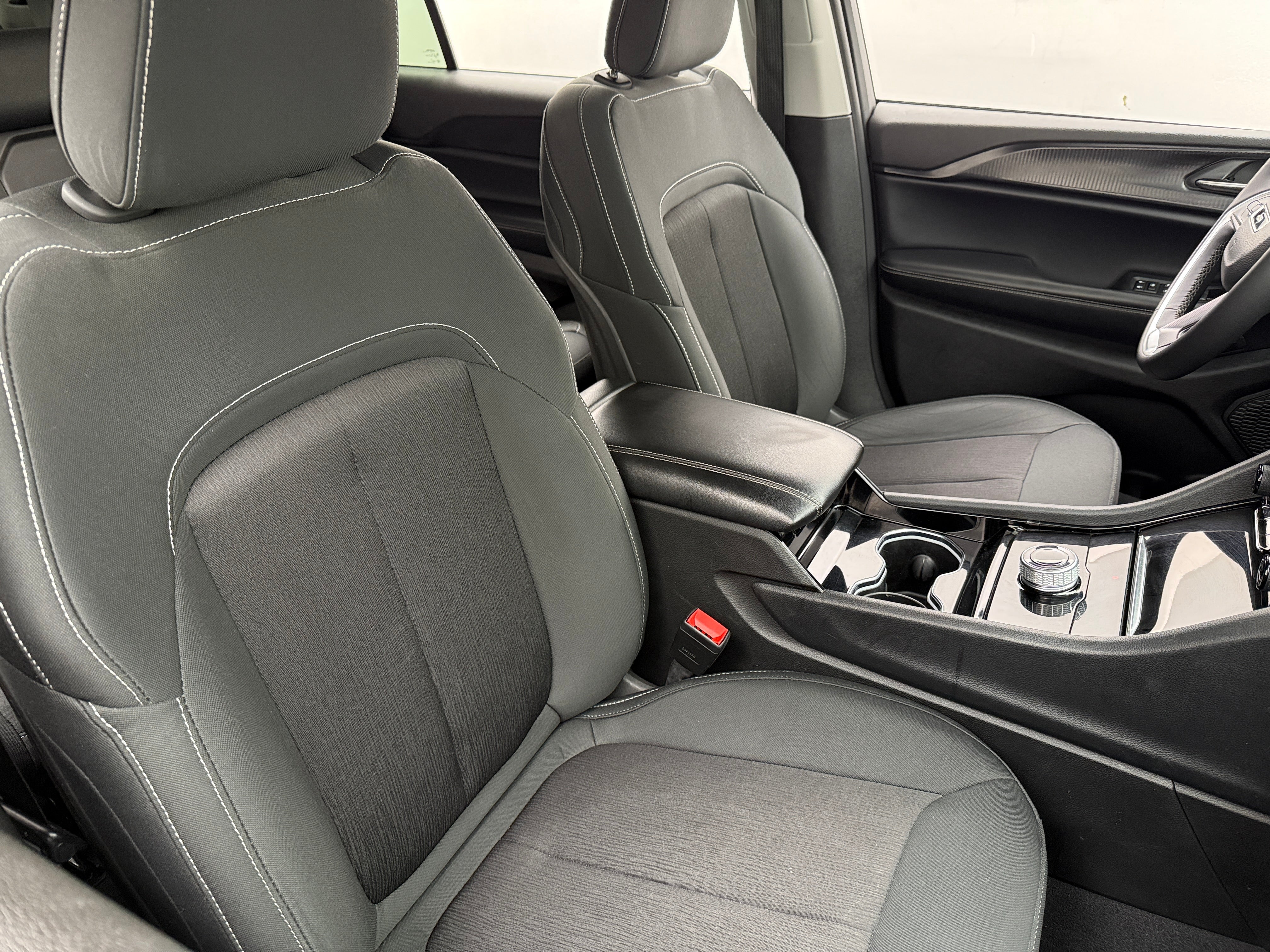 2023 Jeep Grand Cherokee L Laredo 2