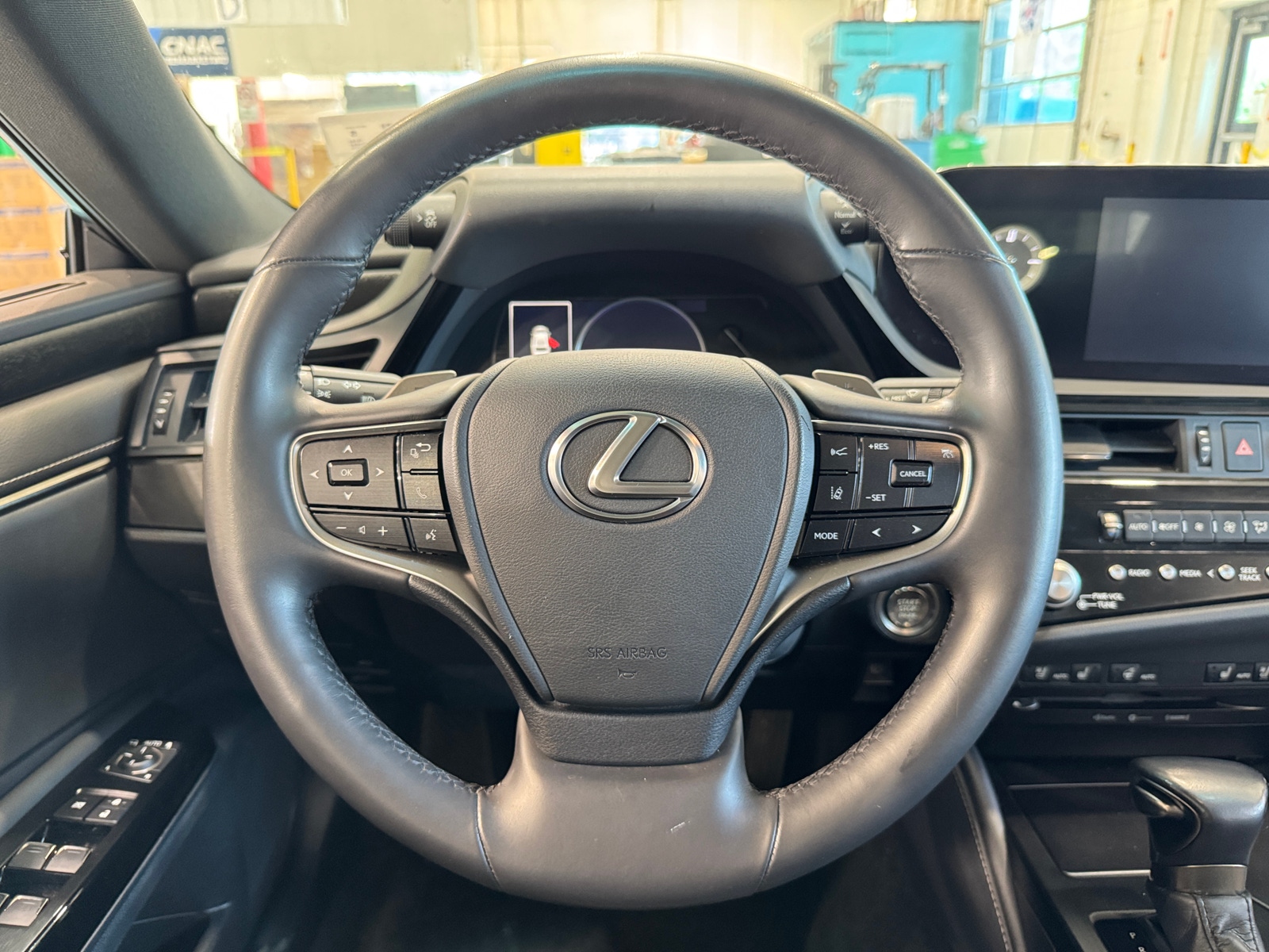 Thumbnail: 2022 Lexus ES - 5