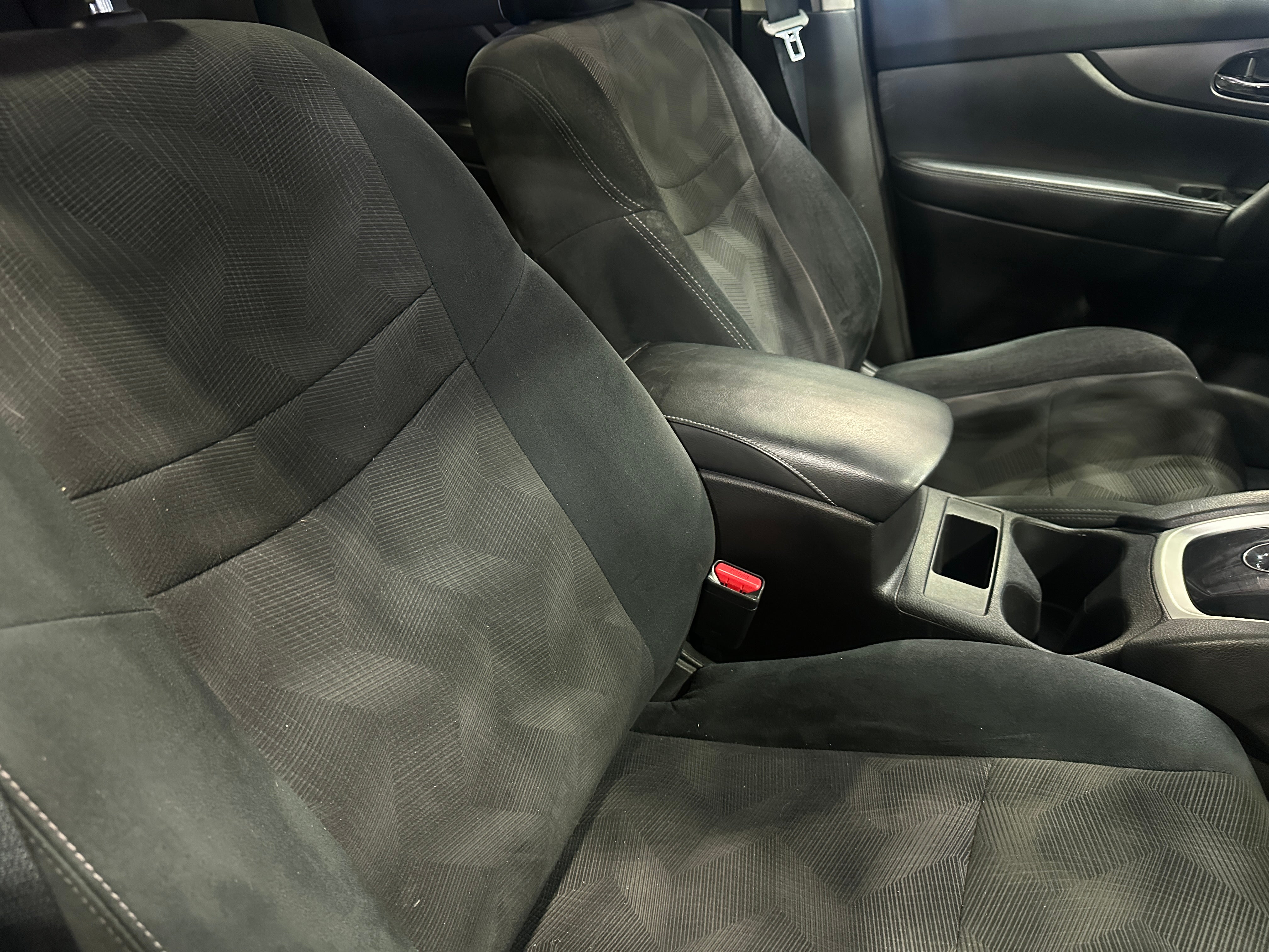 2016 Nissan Rogue SV 2