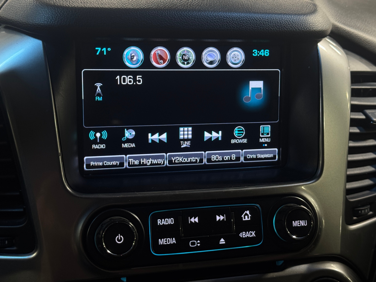 Thumbnail: 2019 Chevrolet Tahoe - 3
