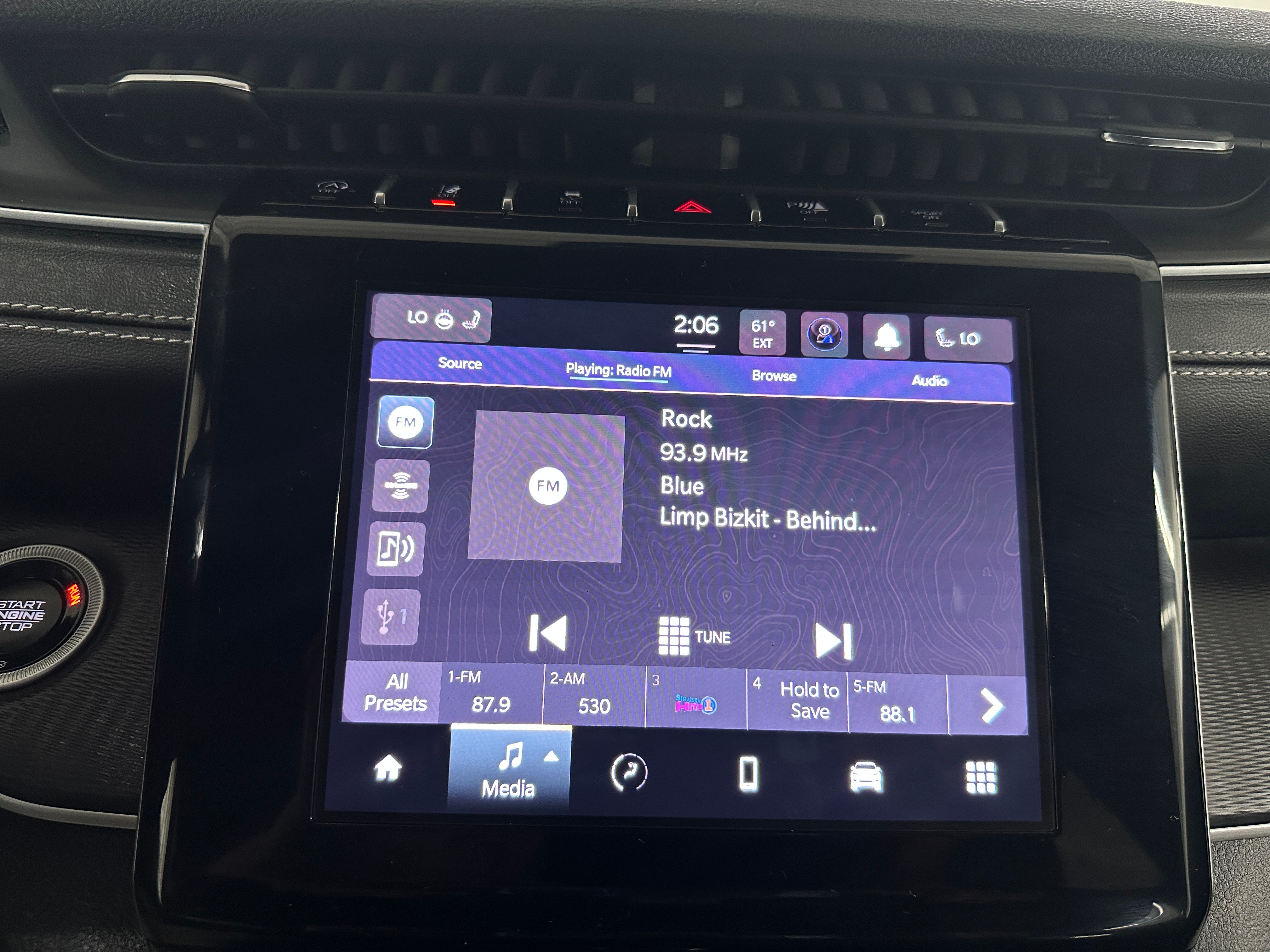 2024 Jeep Grand Cherokee Altitude 3