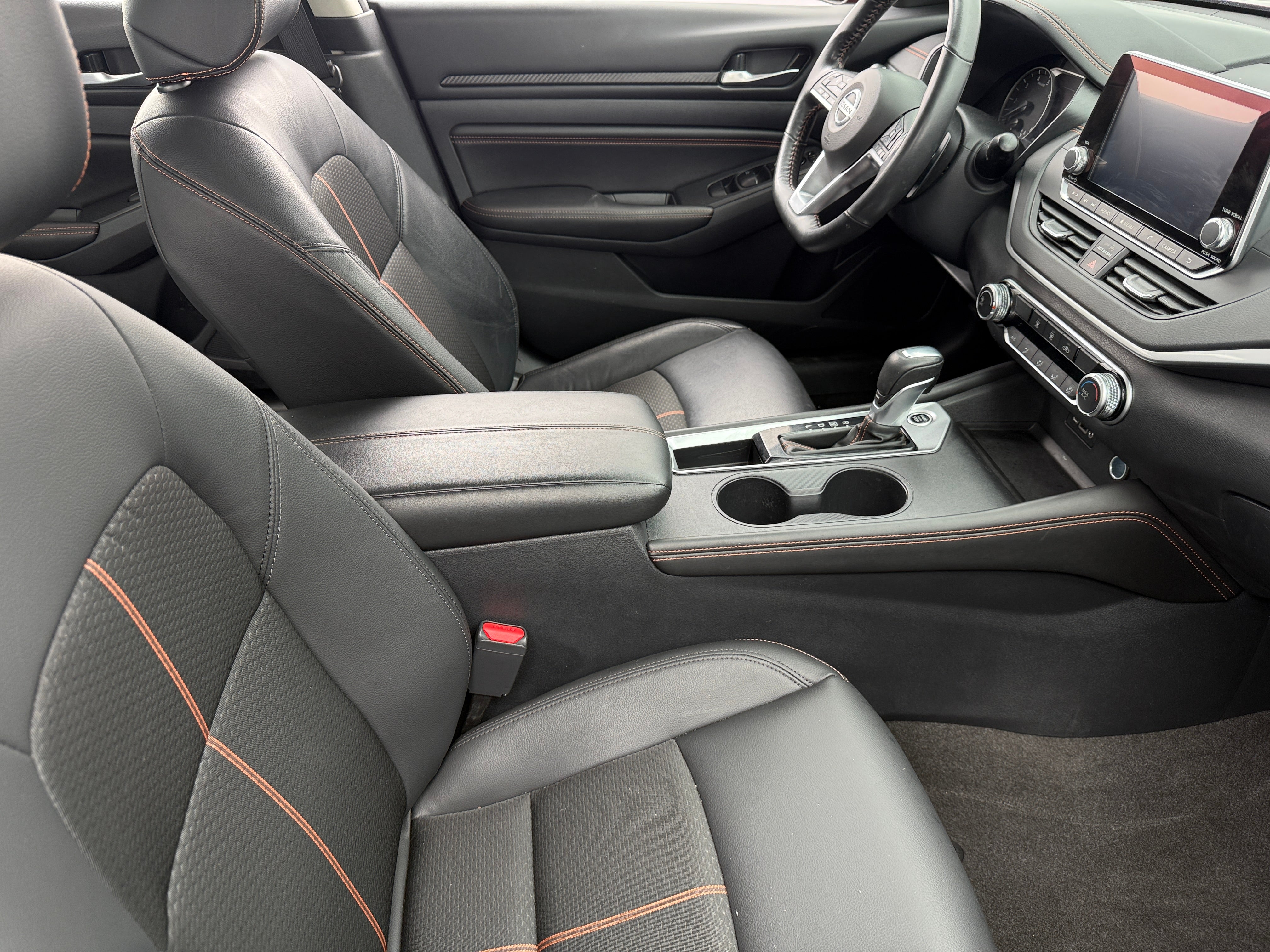 2022 Nissan Altima SR 2