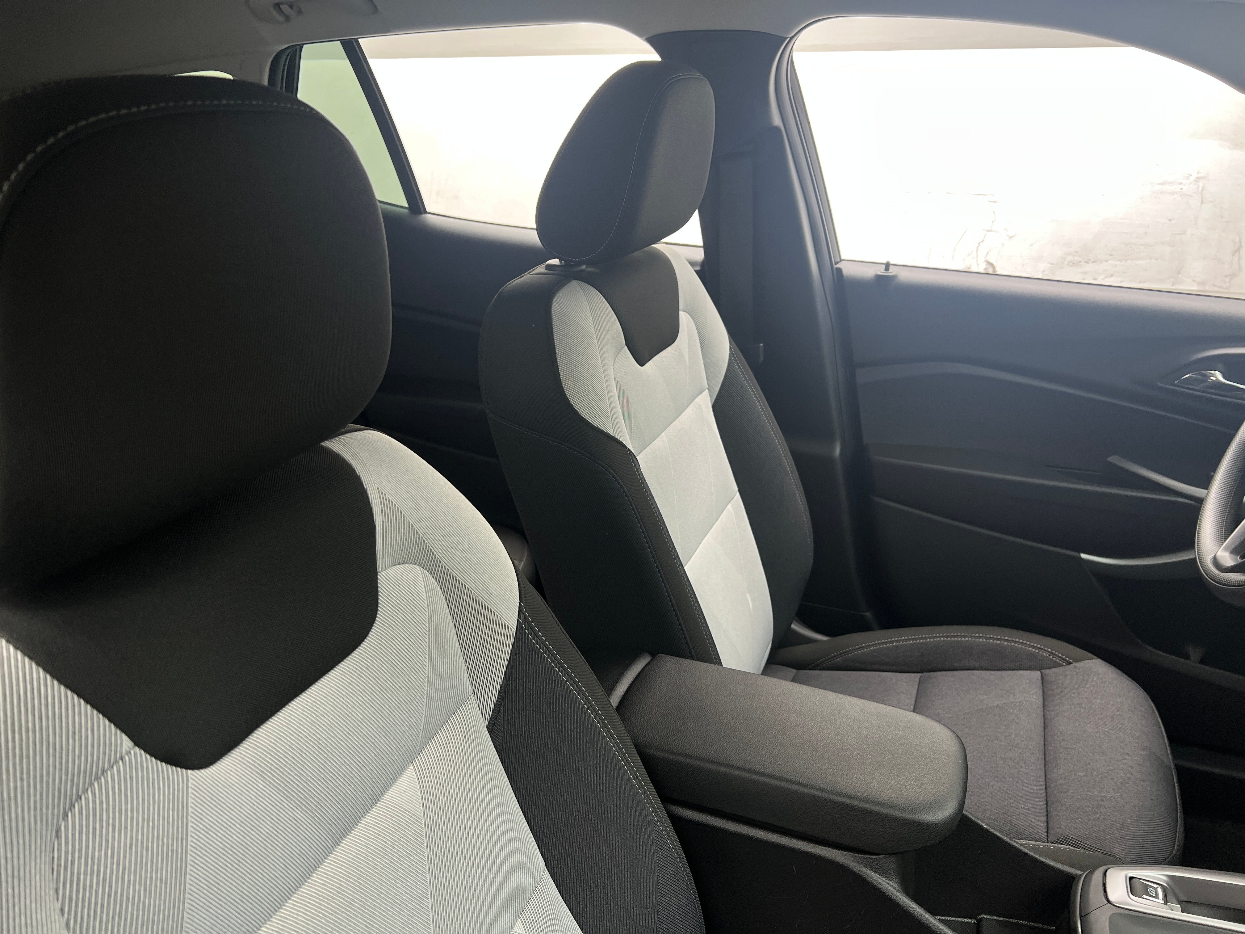 2025 Chevrolet Trax LS 2
