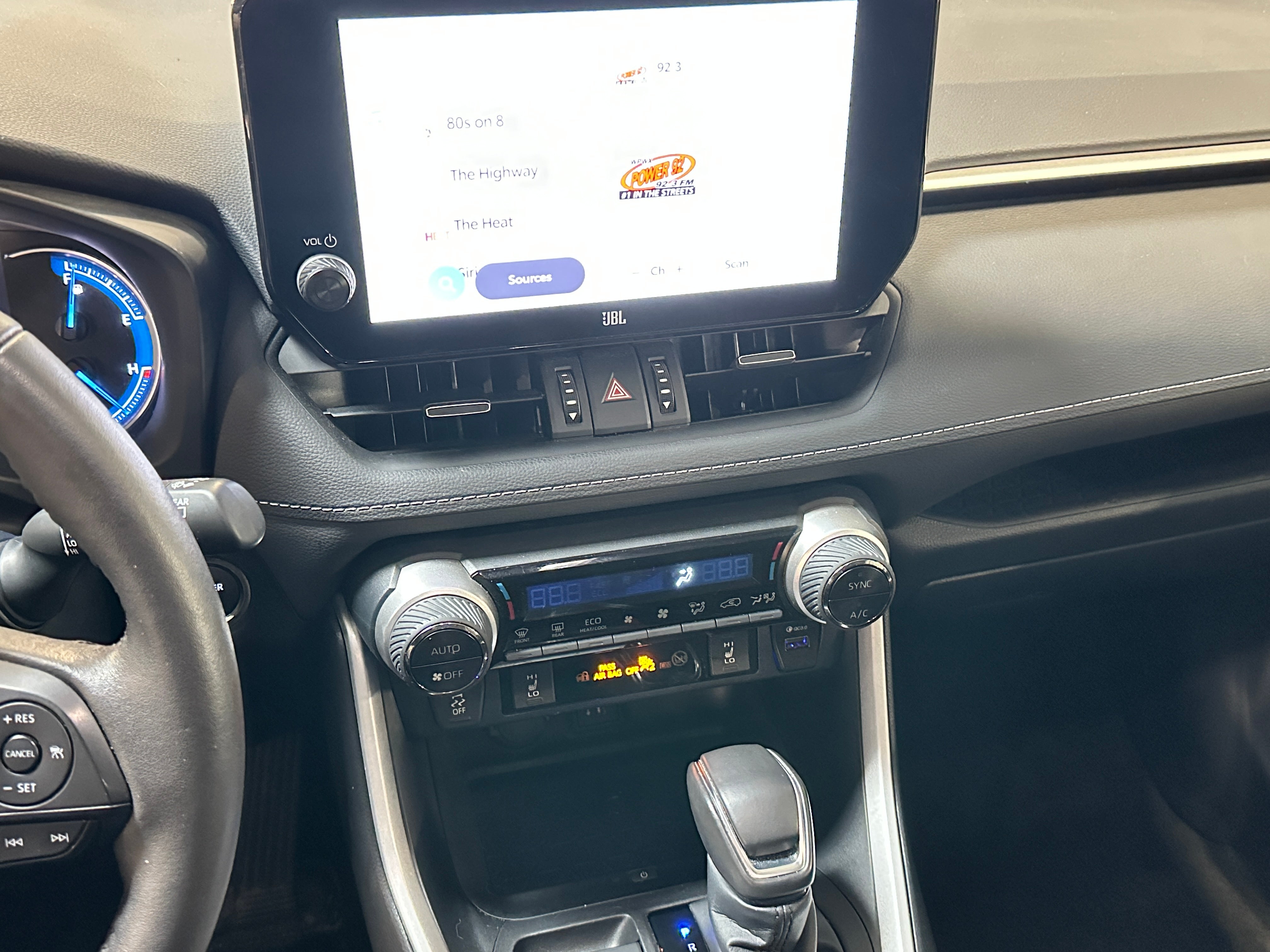 2023 Toyota RAV4 XLE Premium 3