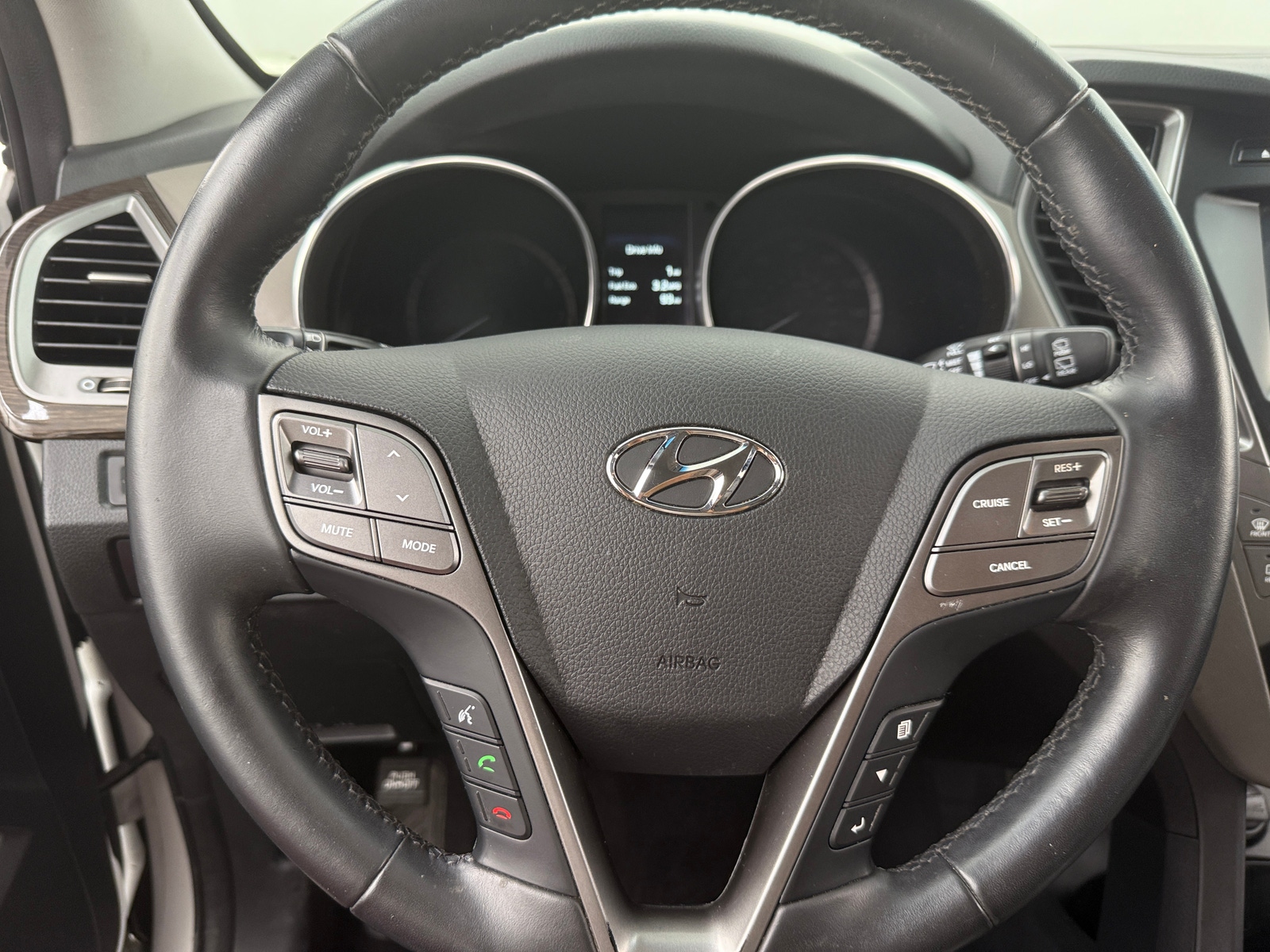 Thumbnail: 2017 Hyundai Santa Fe - 4
