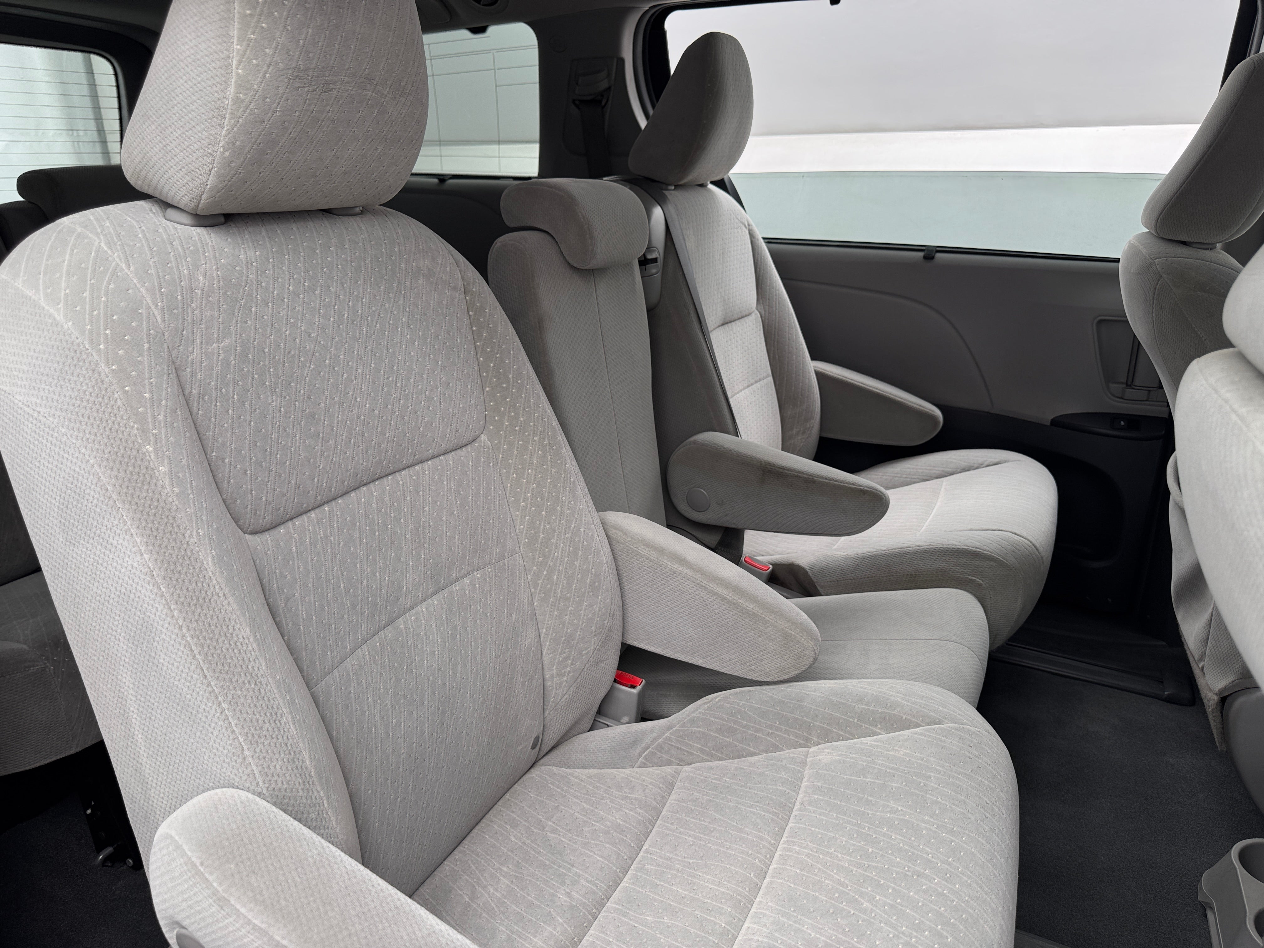 2018 Toyota Sienna LE 6