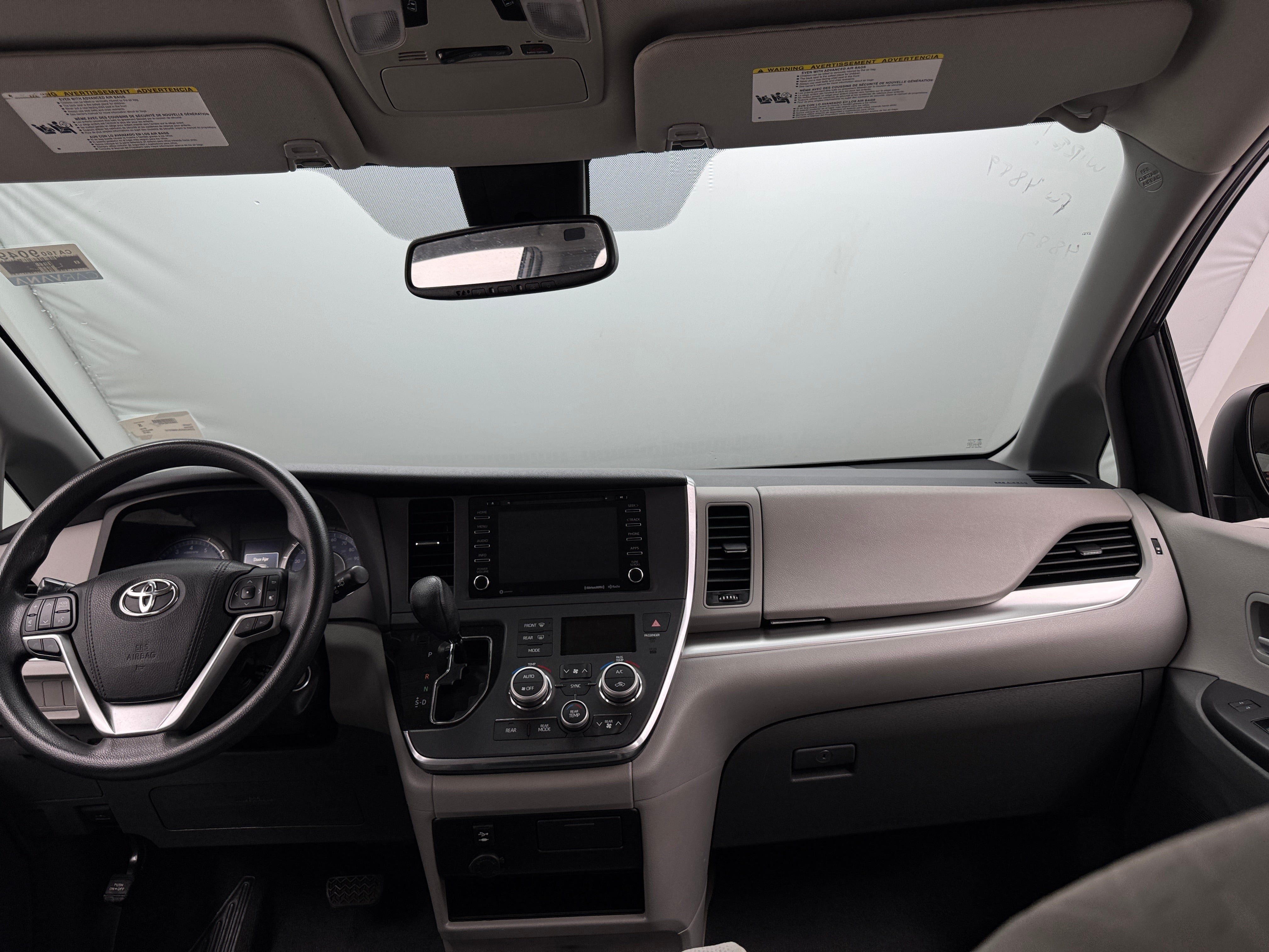2018 Toyota Sienna LE 3