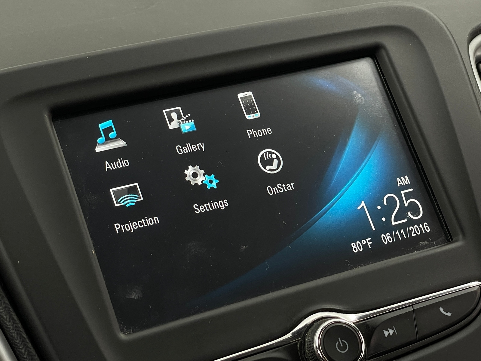 Thumbnail: 2017 Chevrolet Malibu - 4