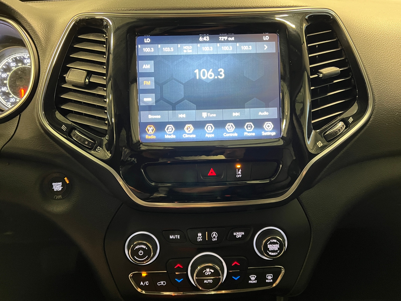 Thumbnail: 2022 Jeep Cherokee - 3