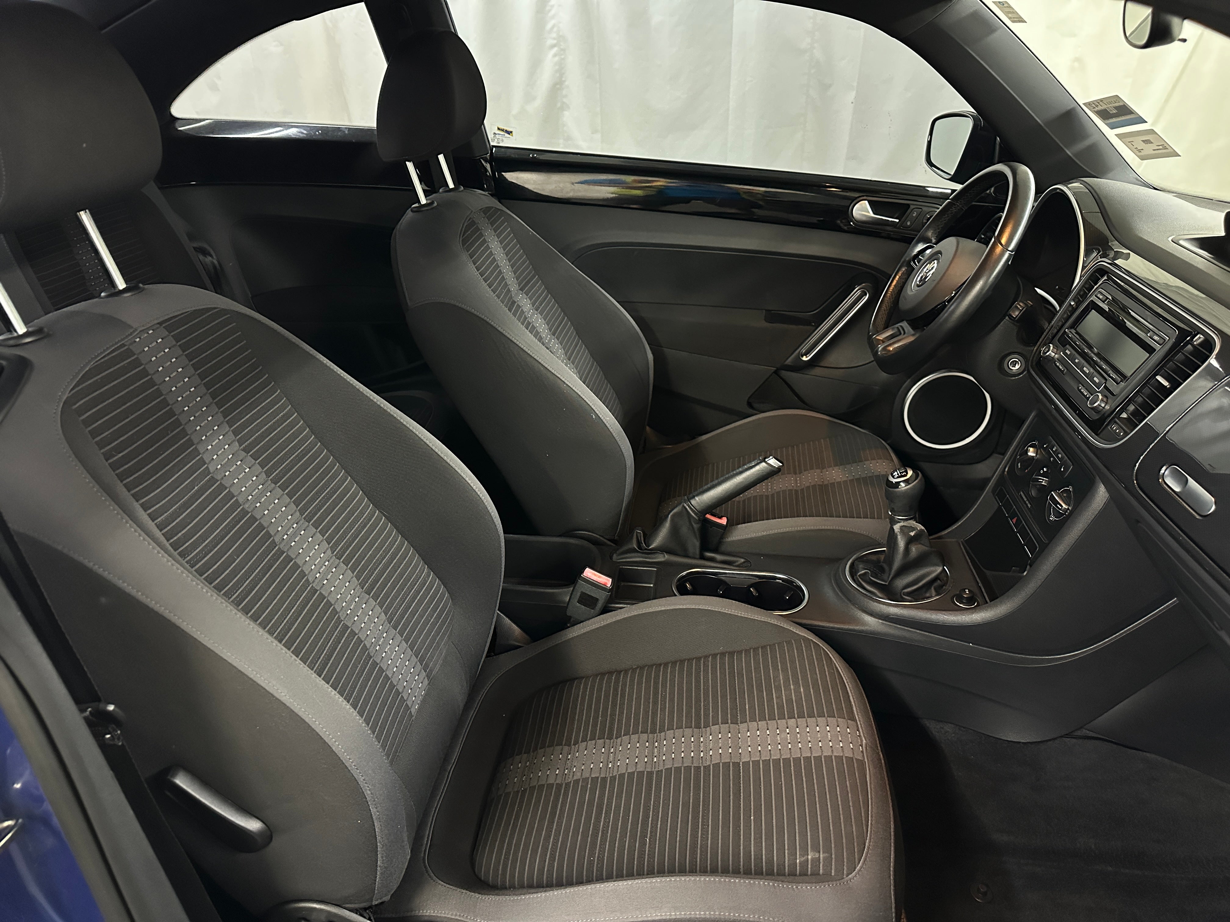 2012 Volkswagen Beetle  2