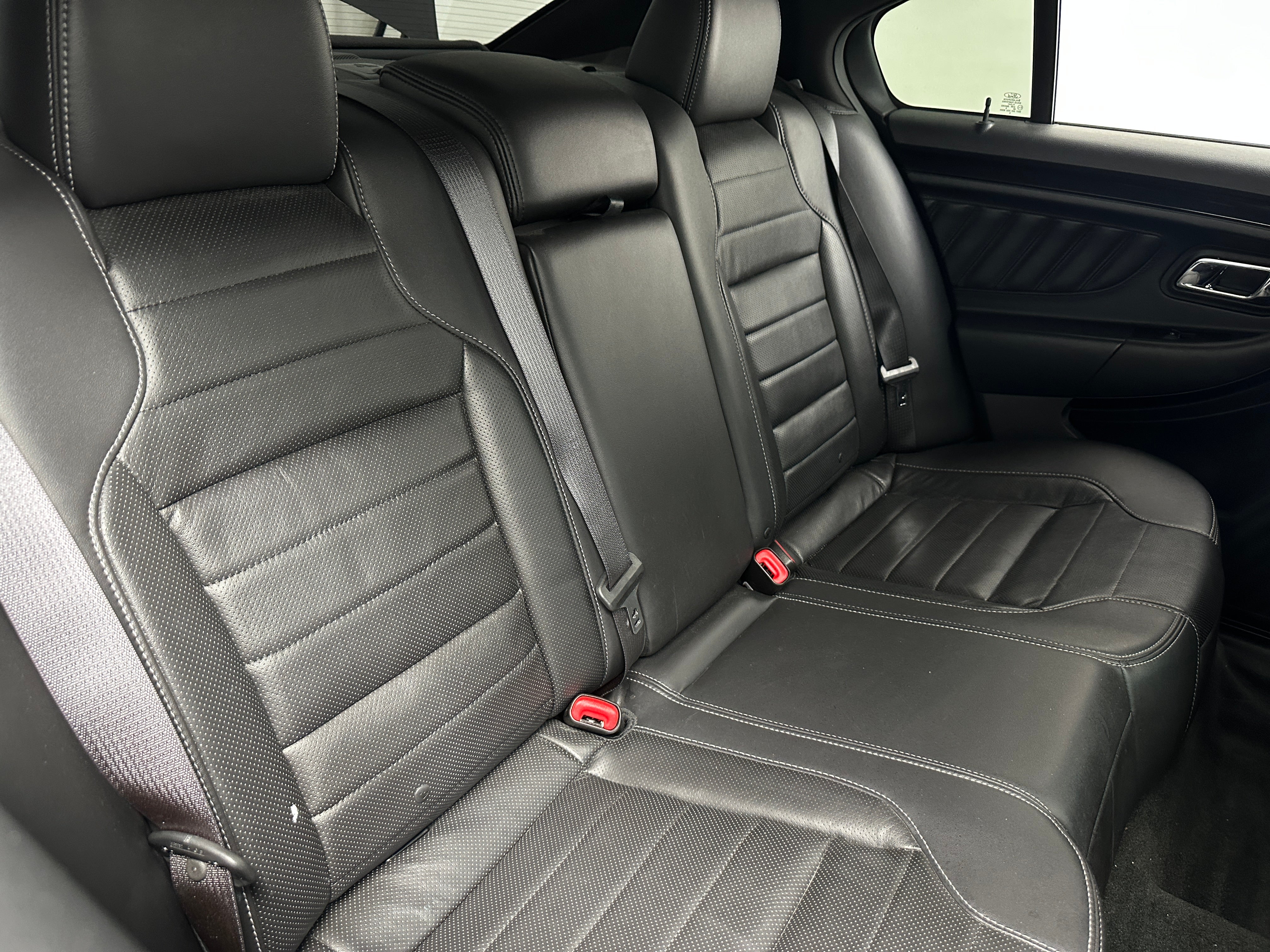 2016 Ford Taurus SHO 5