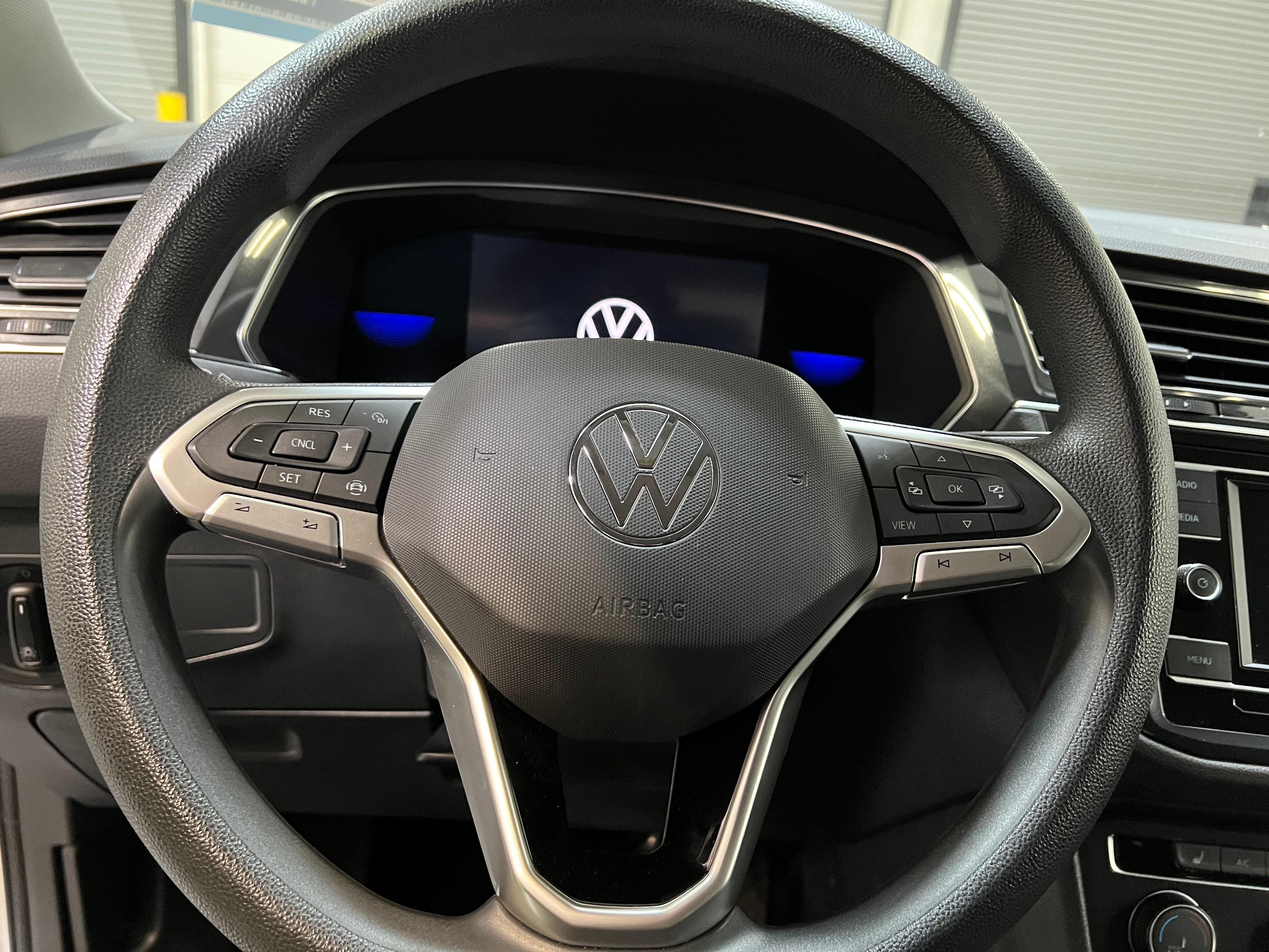 Thumbnail: 2022 Volkswagen Tiguan - 5