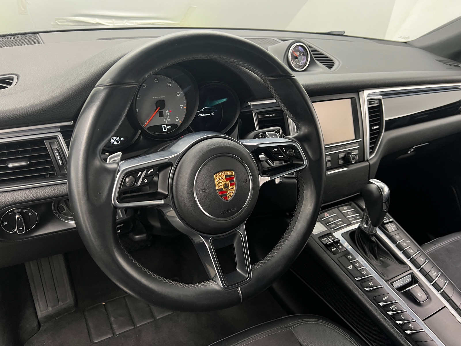 Thumbnail: 2015 Porsche Macan - 4