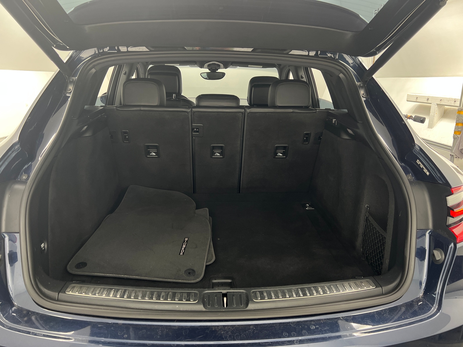 Thumbnail: 2015 Porsche Macan - 6