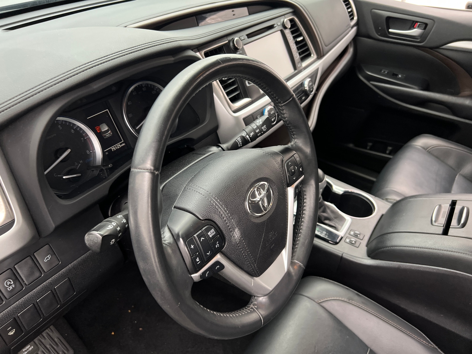 Thumbnail: 2019 Toyota Highlander - 4