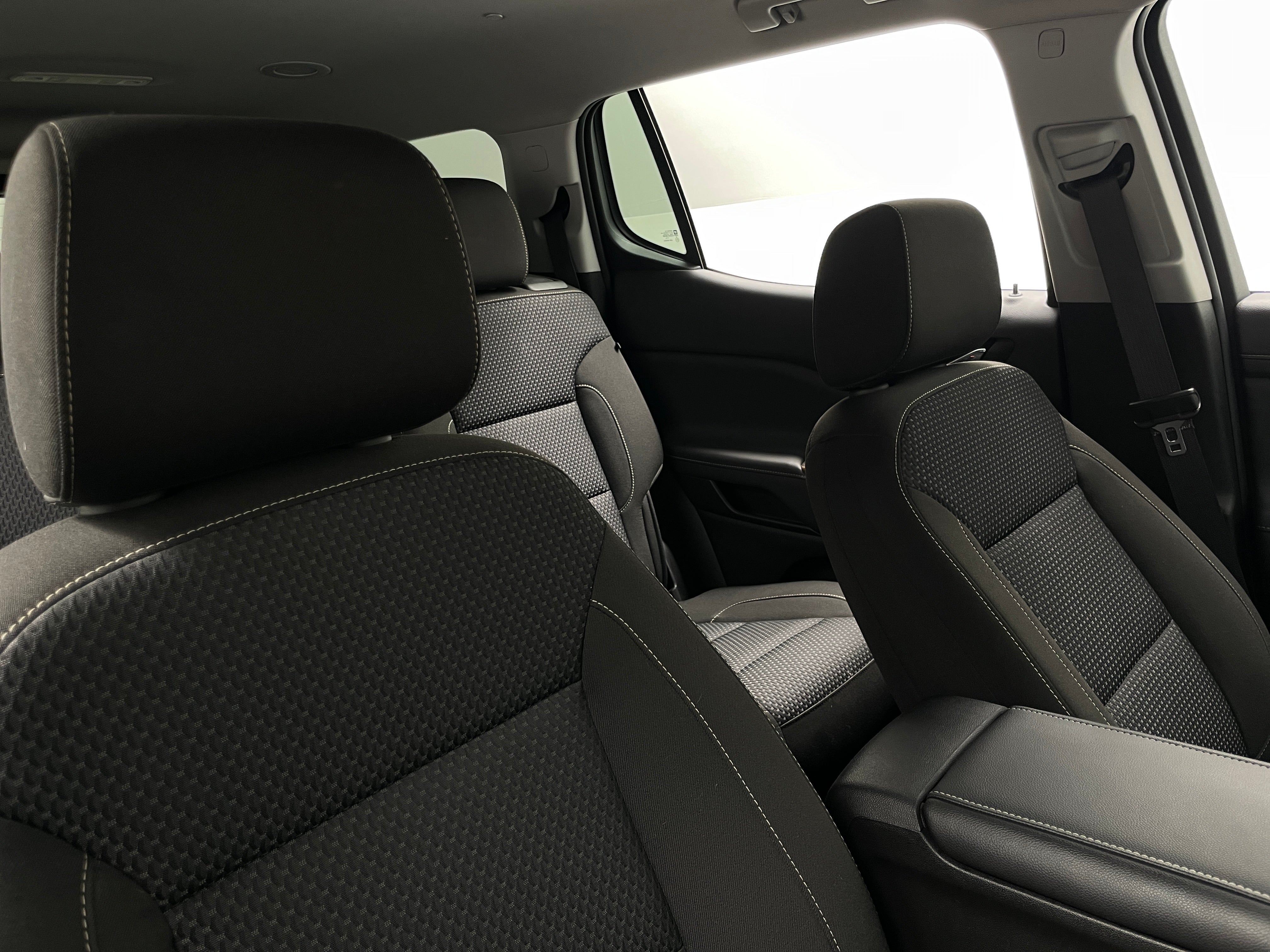 2023 GMC Acadia SLE 2