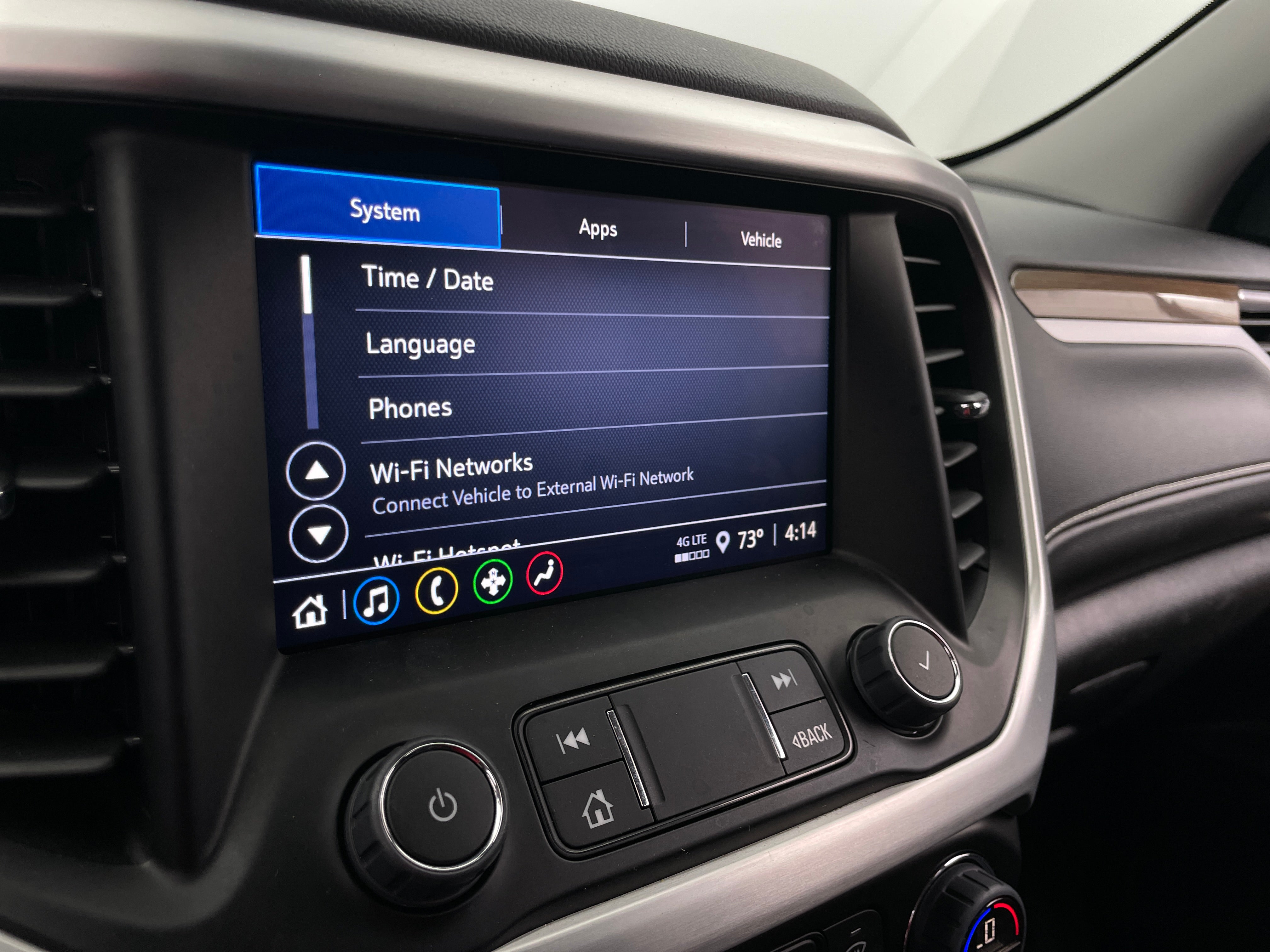 2023 GMC Acadia SLE 4