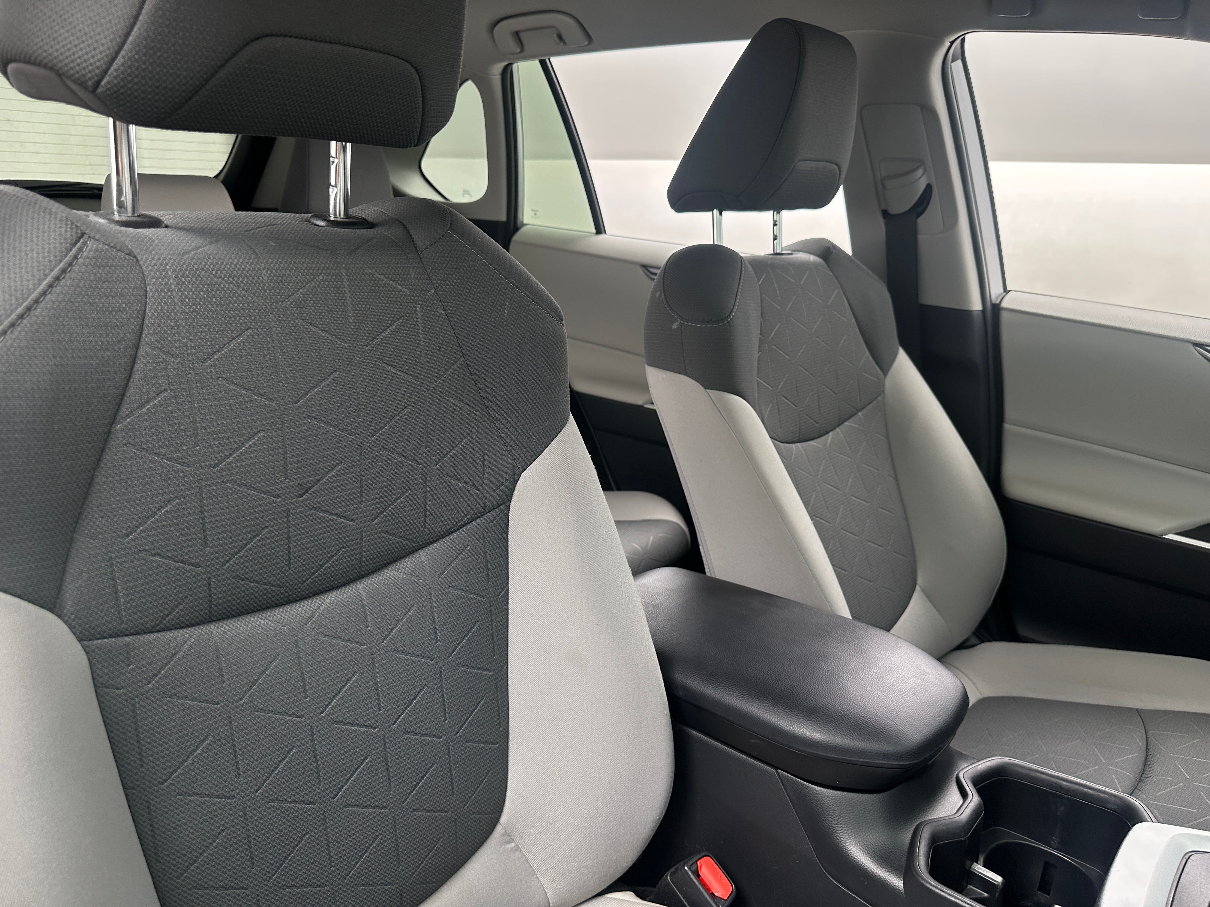 2022 Toyota RAV4 XLE 2