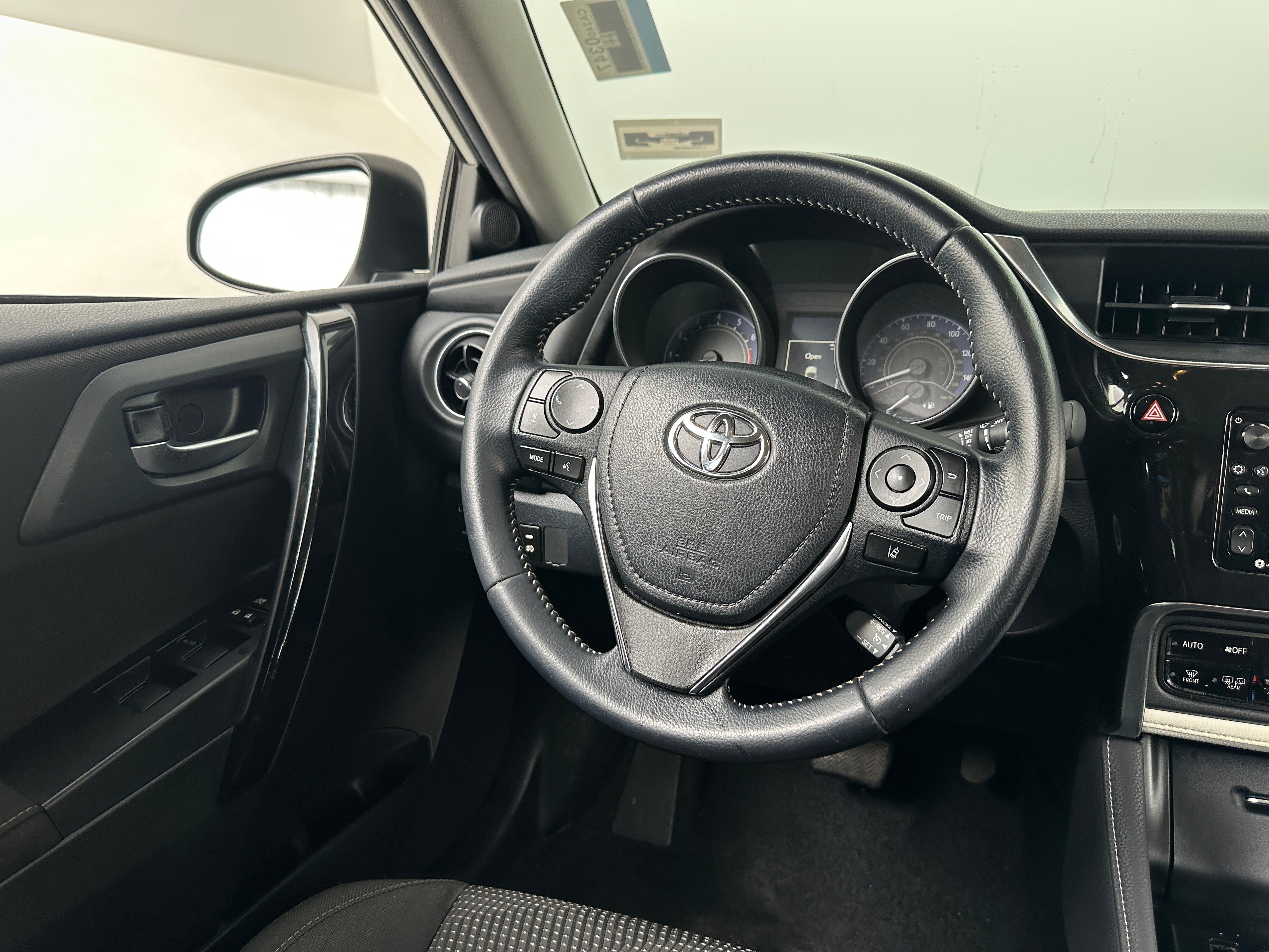 2018 Toyota Corolla iM Base 5