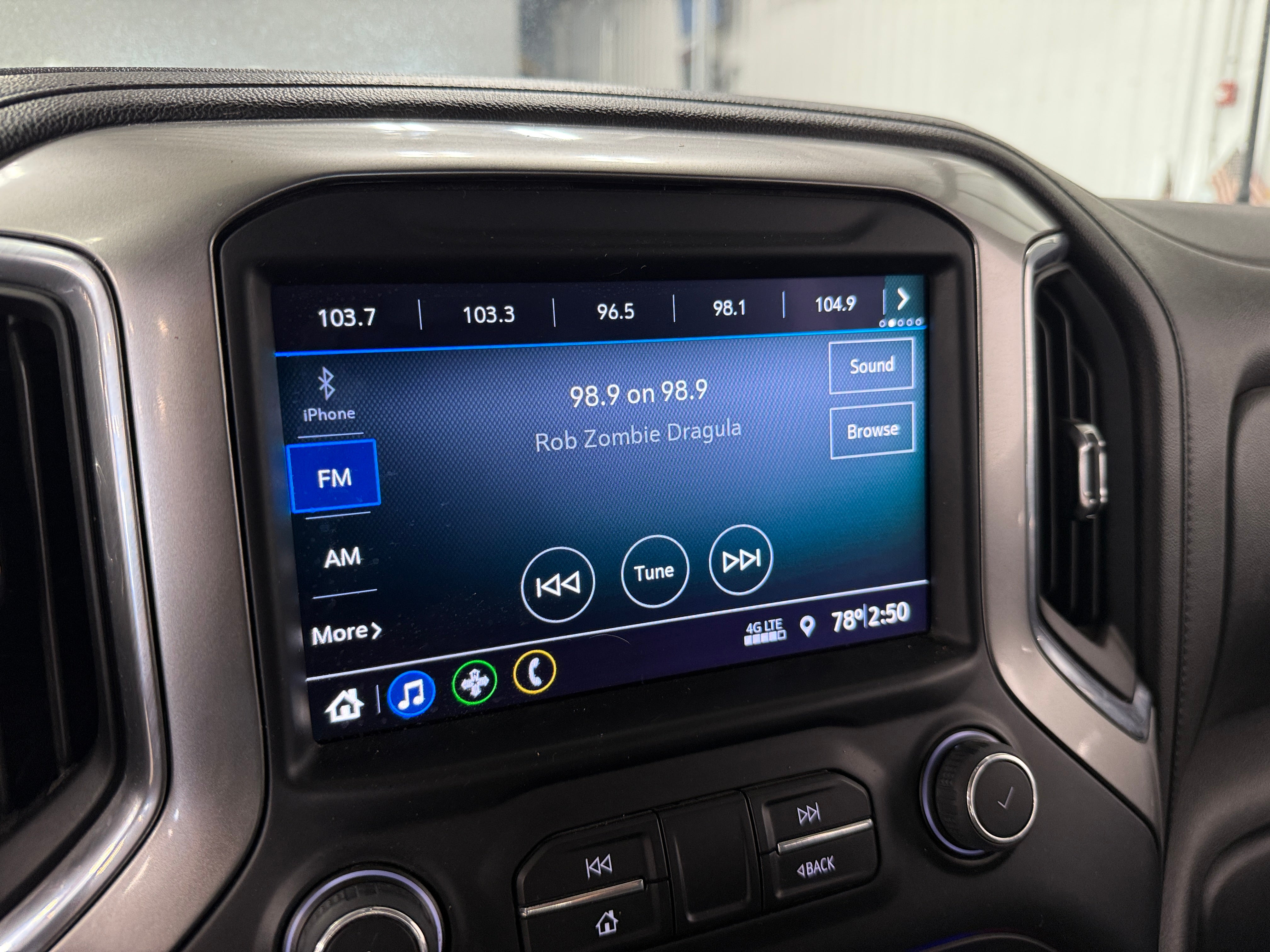 2019 Chevrolet Silverado 1500 LT 4