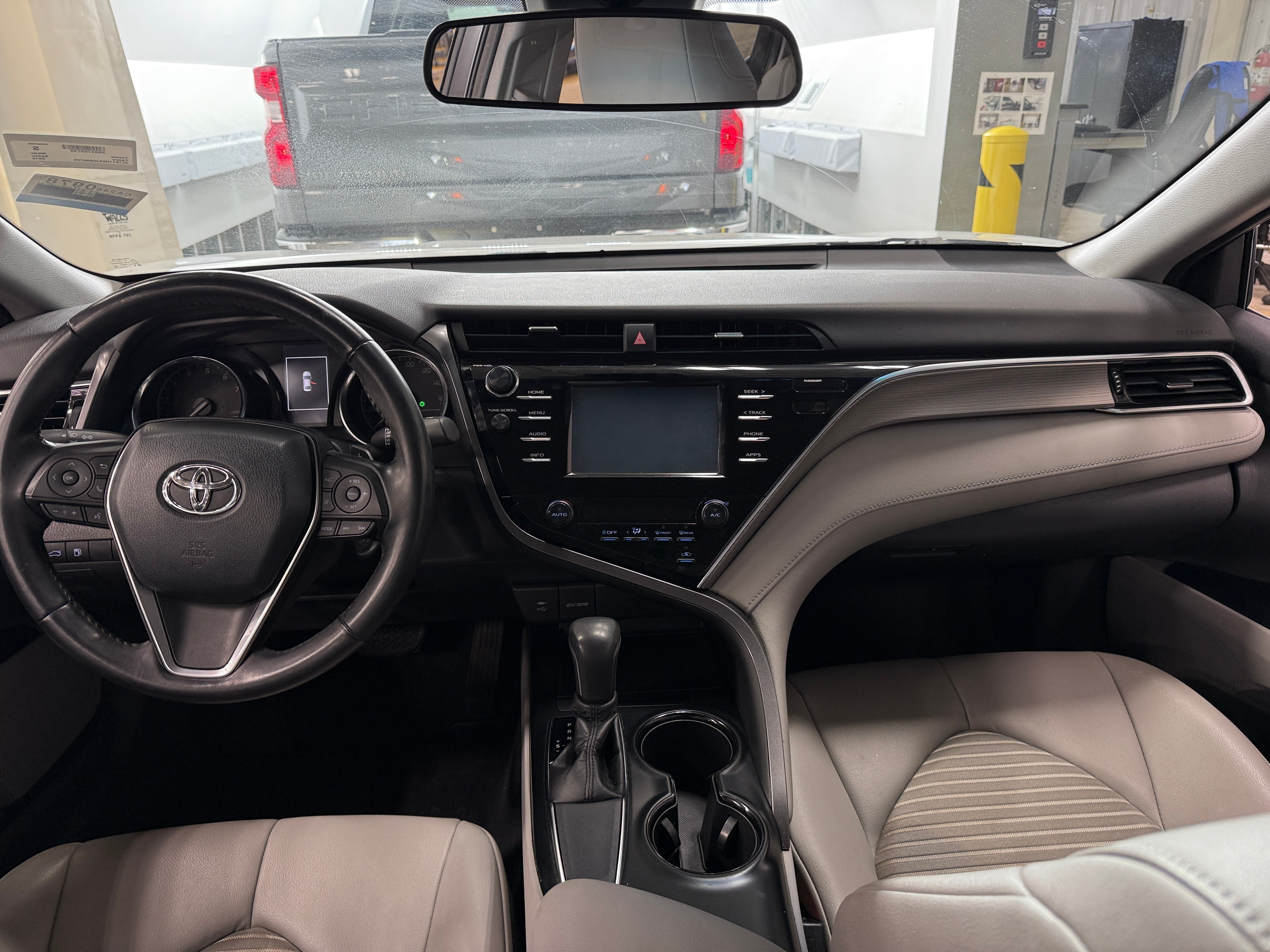 2018 Toyota Camry SE 2