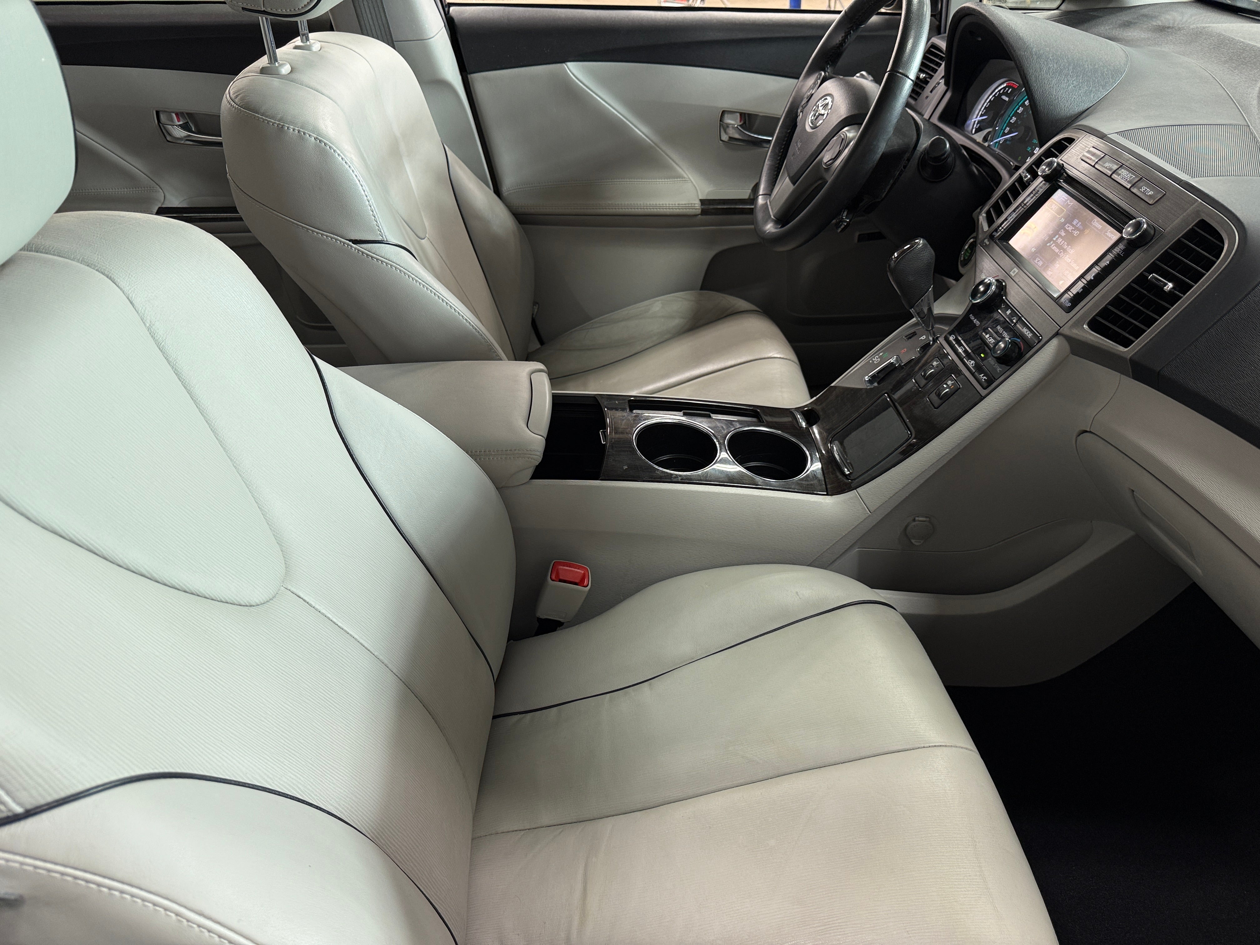 2014 Toyota Venza XLE 2