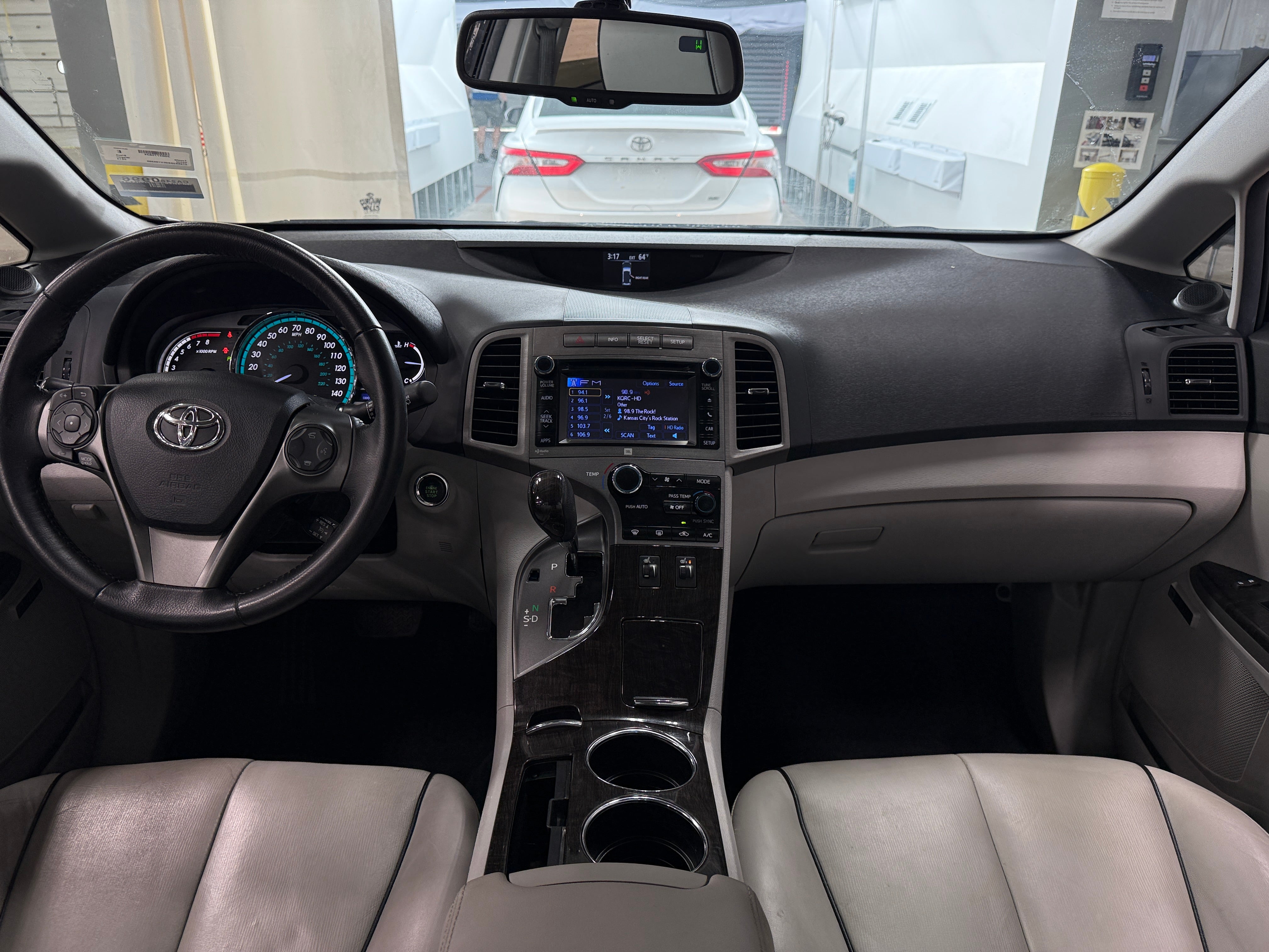 2014 Toyota Venza XLE 3