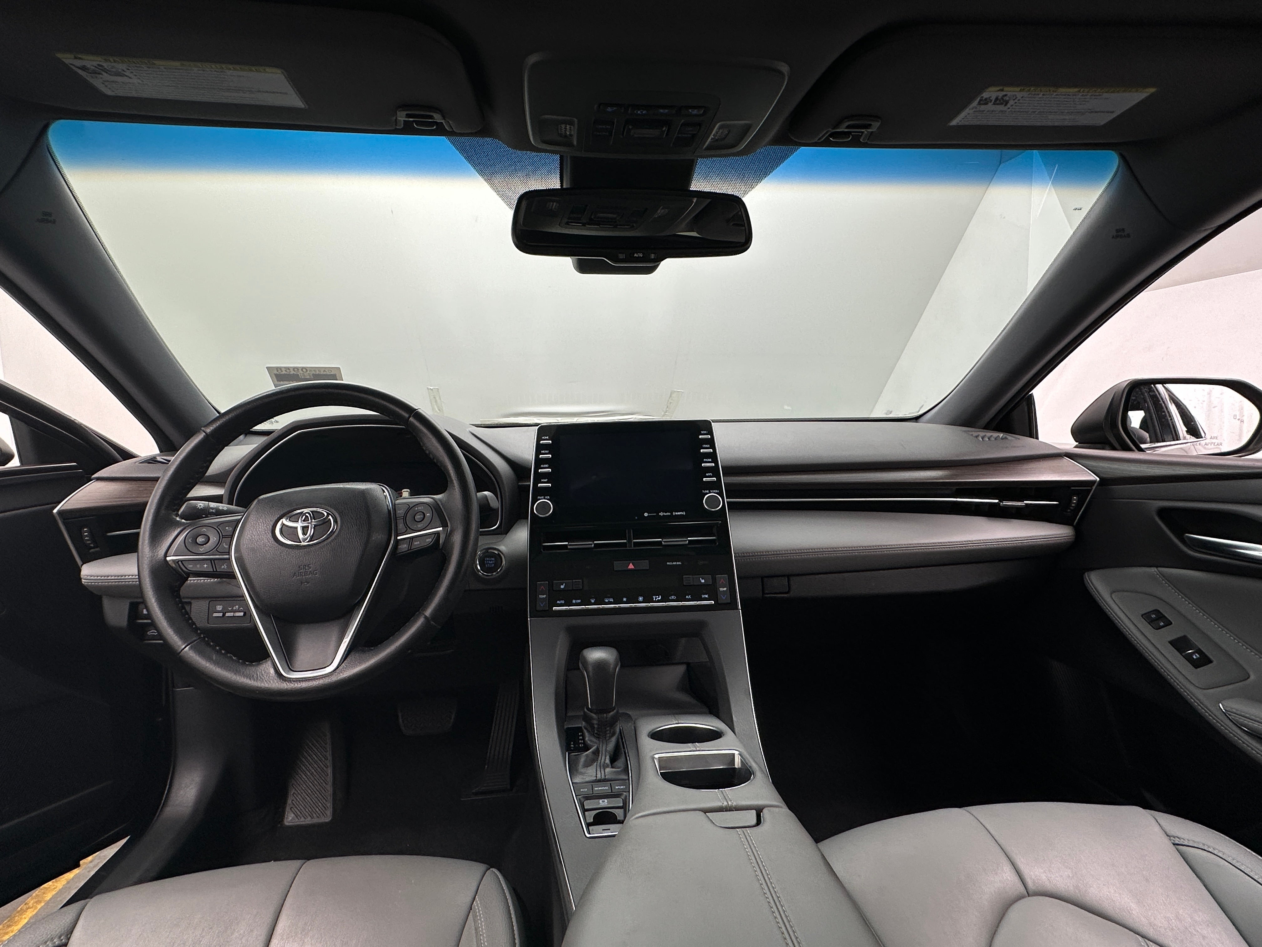 2019 Toyota Avalon XLE 2