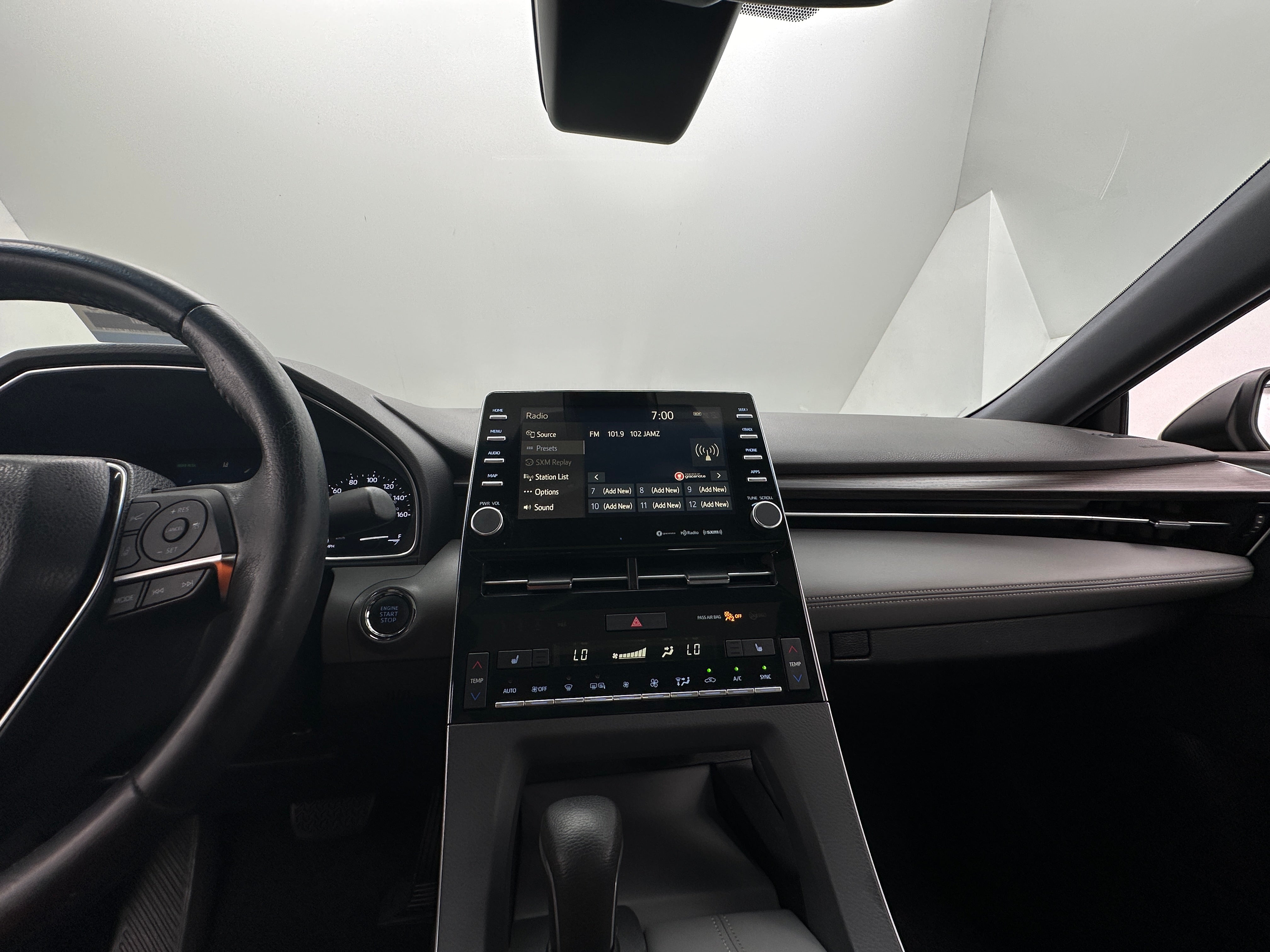 2019 Toyota Avalon XLE 3