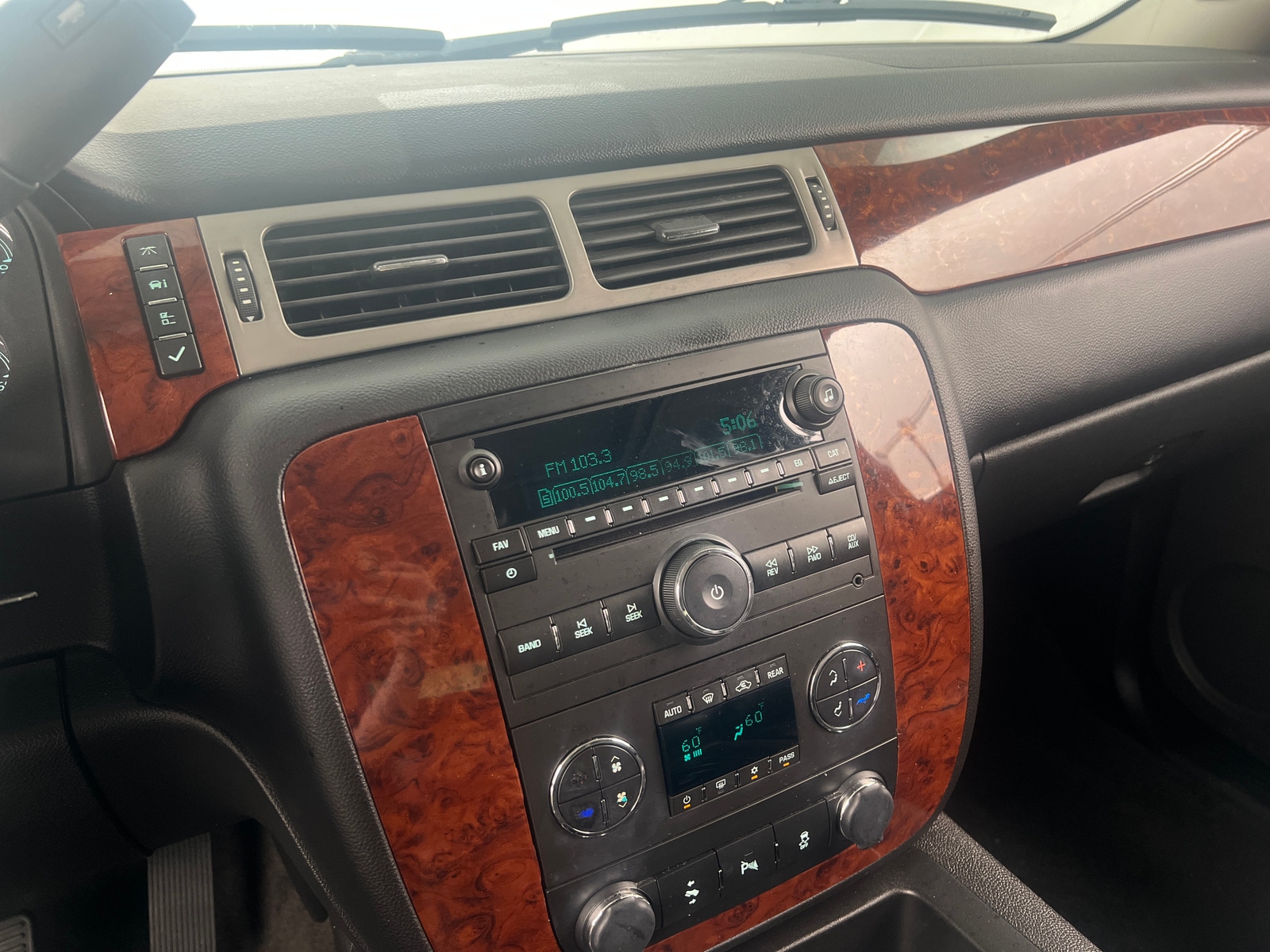 Thumbnail: 2014 Chevrolet Tahoe - 3