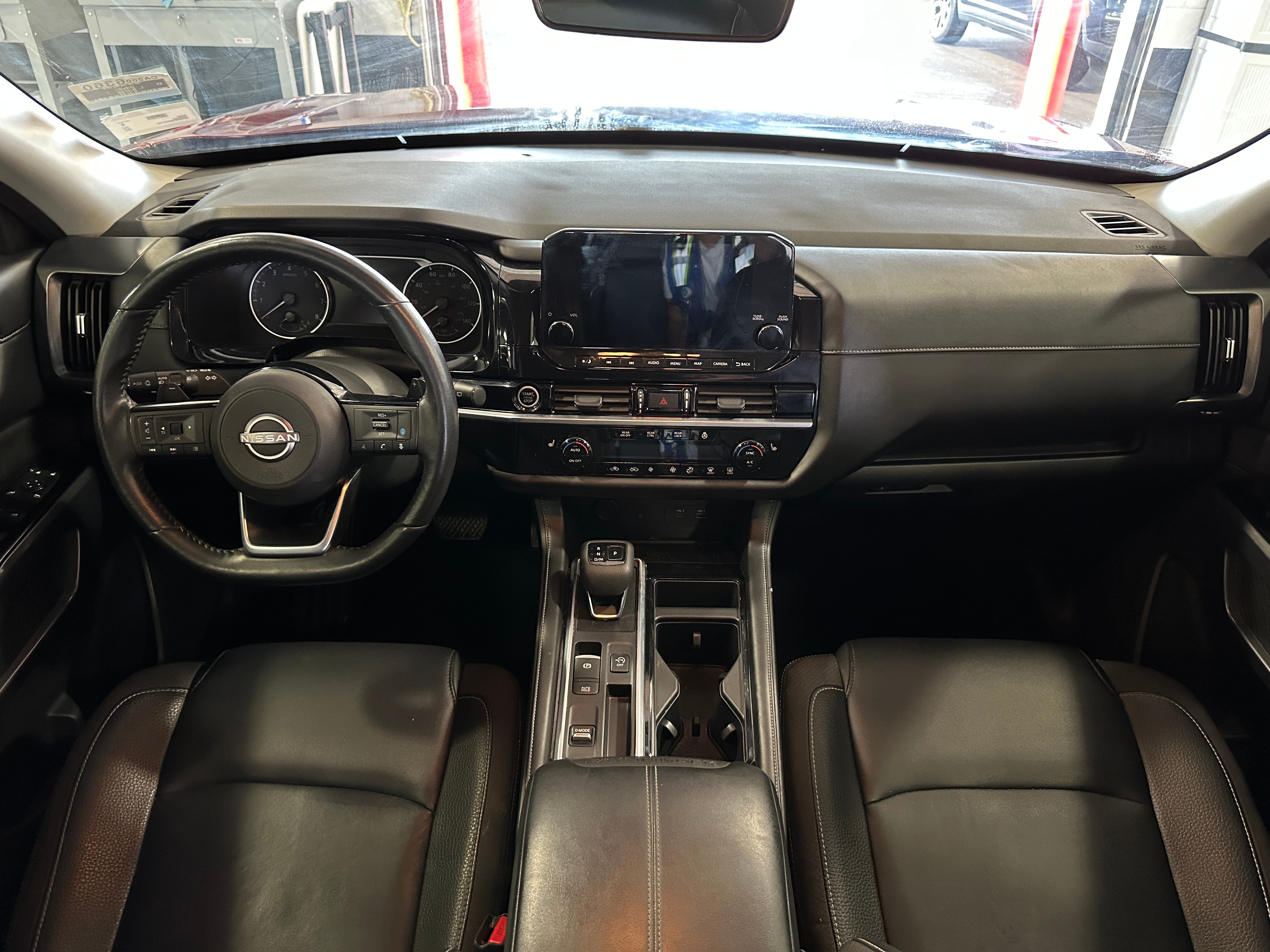 2023 Nissan Pathfinder SL 2
