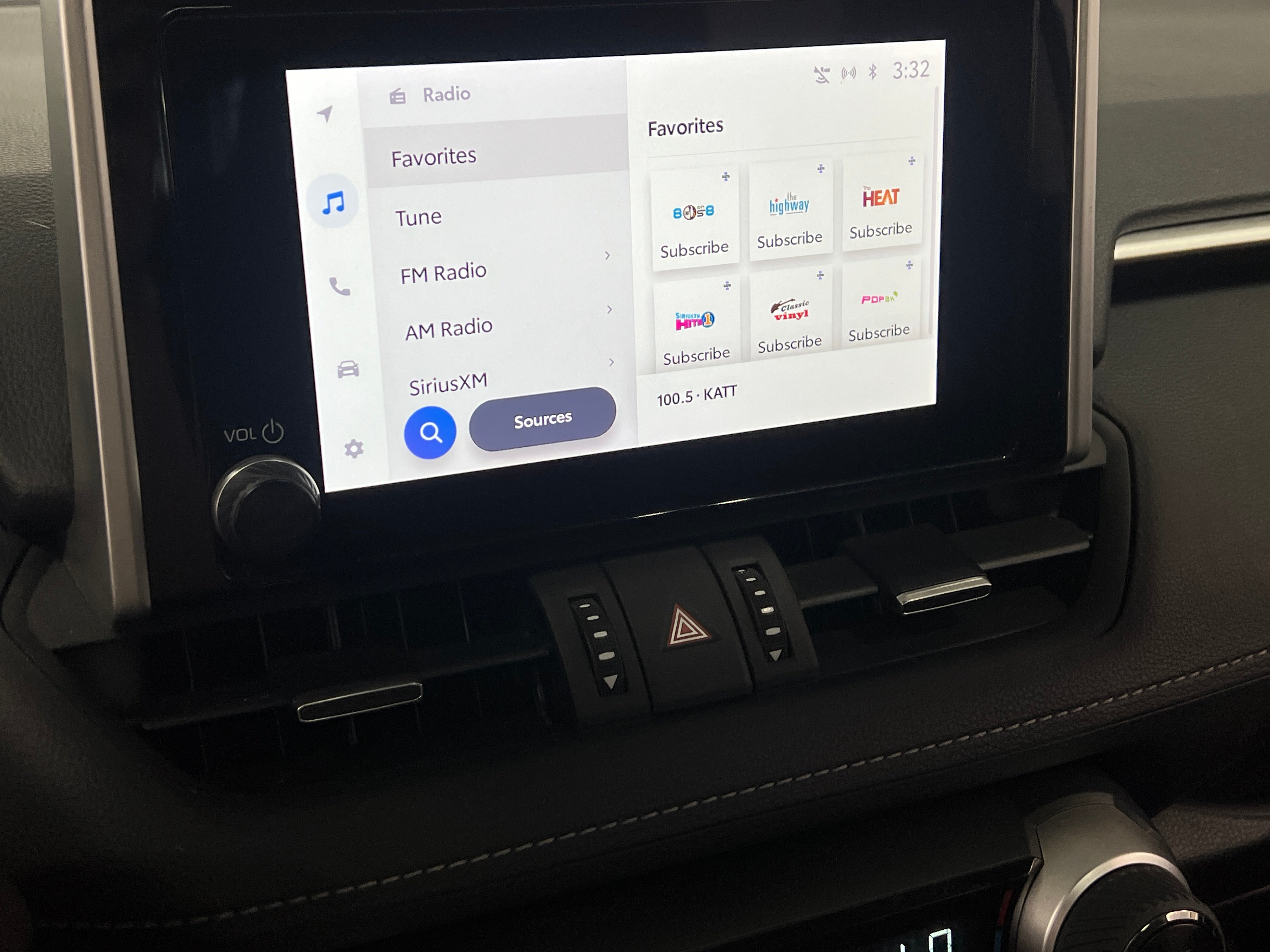 2024 Toyota RAV4 XLE Premium 3