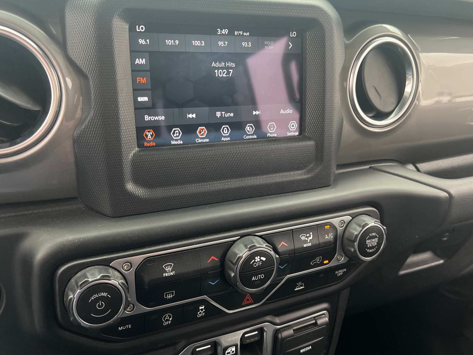 Thumbnail: 2021 Jeep Gladiator - 4
