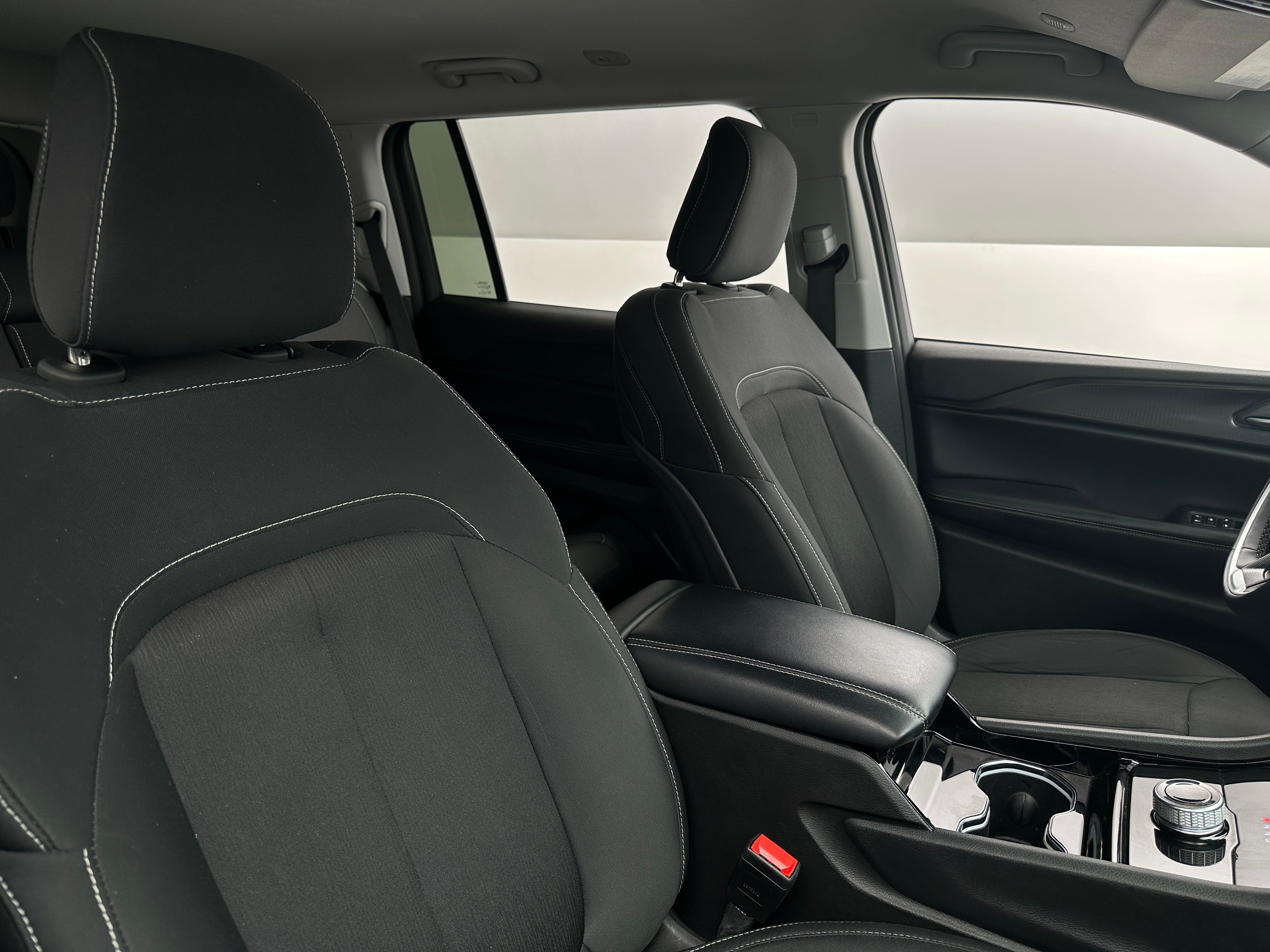 2023 Jeep Grand Cherokee L Laredo 2