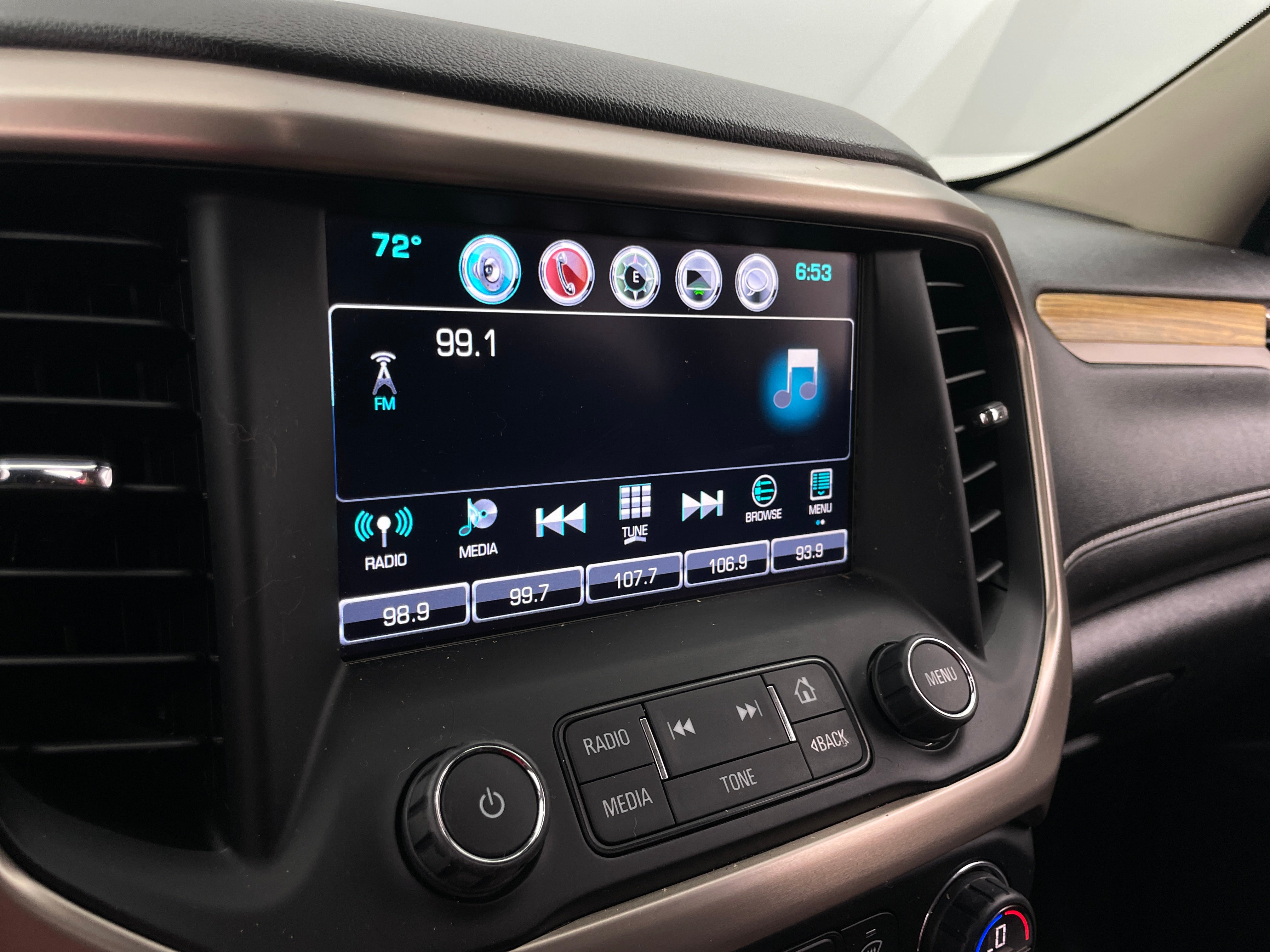 2017 GMC Acadia Denali 3