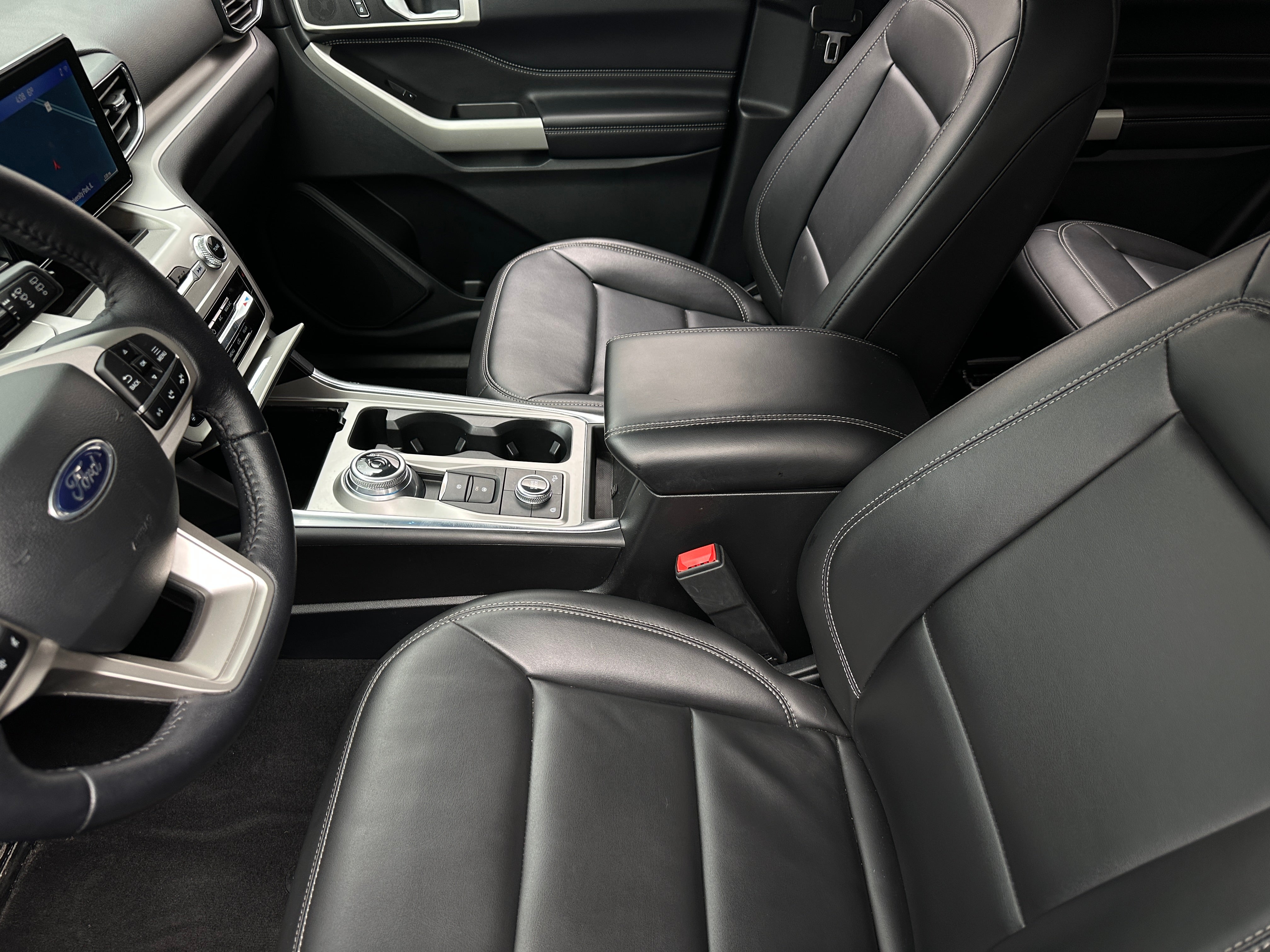 2022 Ford Explorer XLT 2