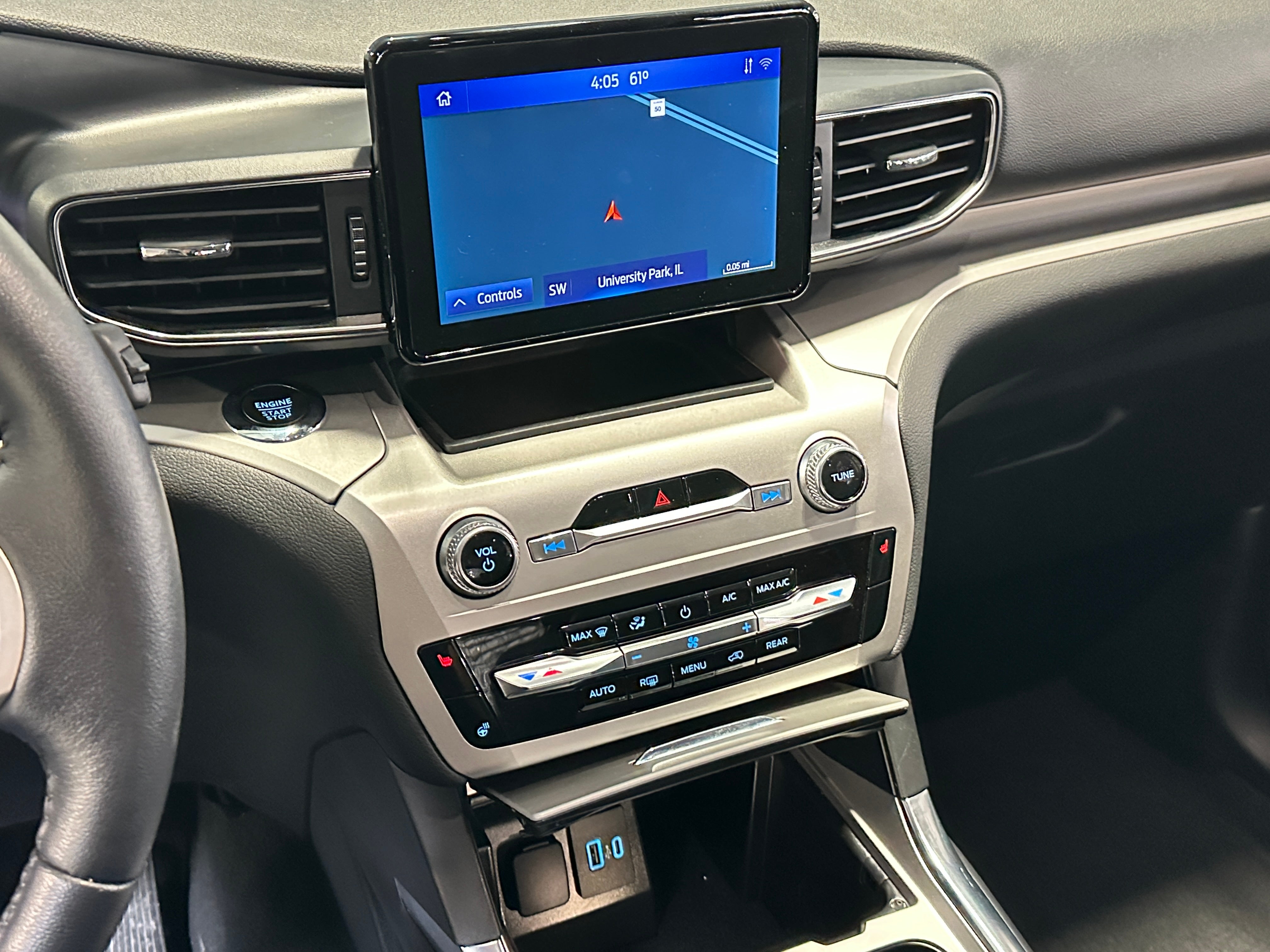 2022 Ford Explorer XLT 4