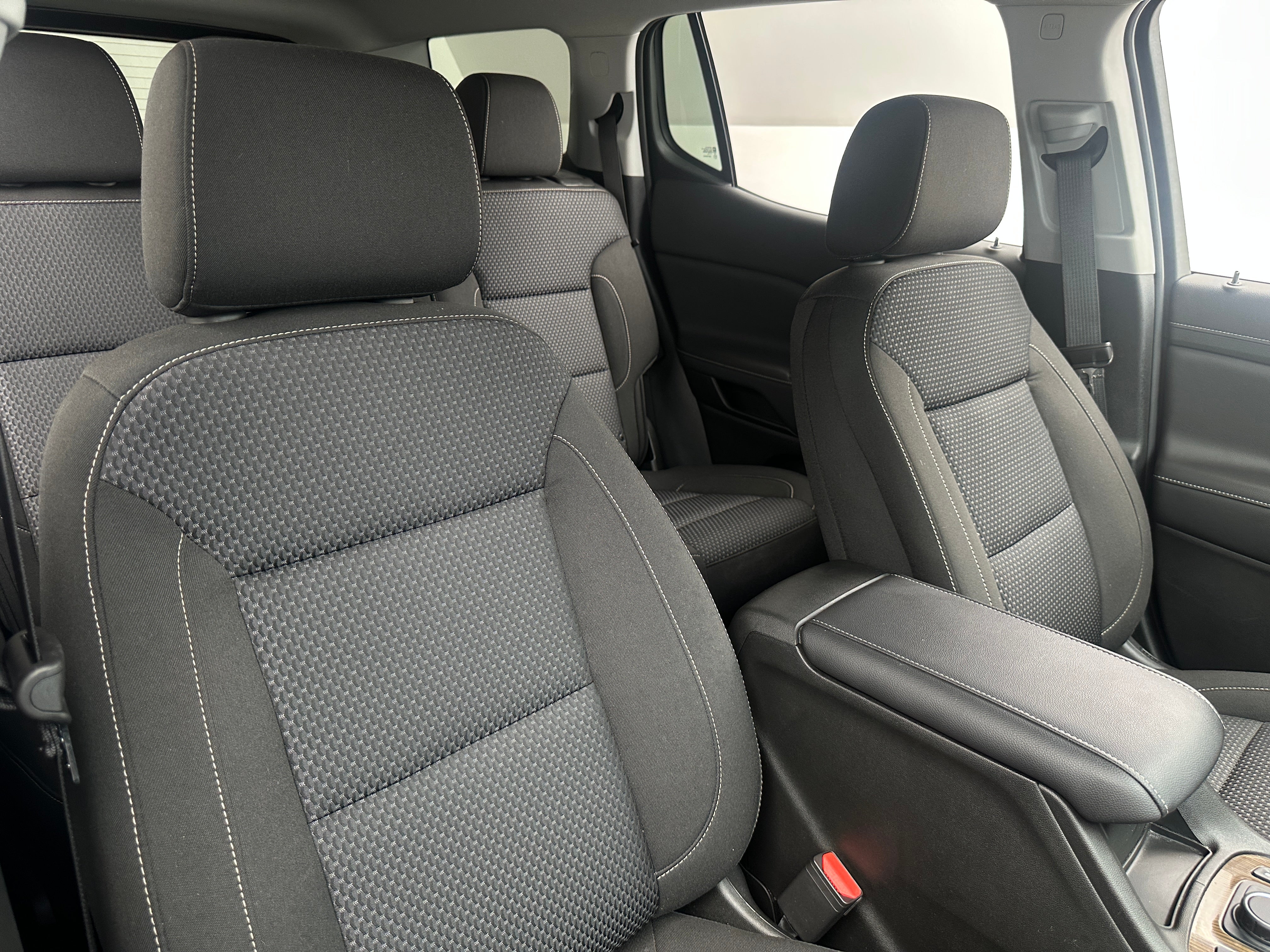 2023 GMC Acadia SLE 2