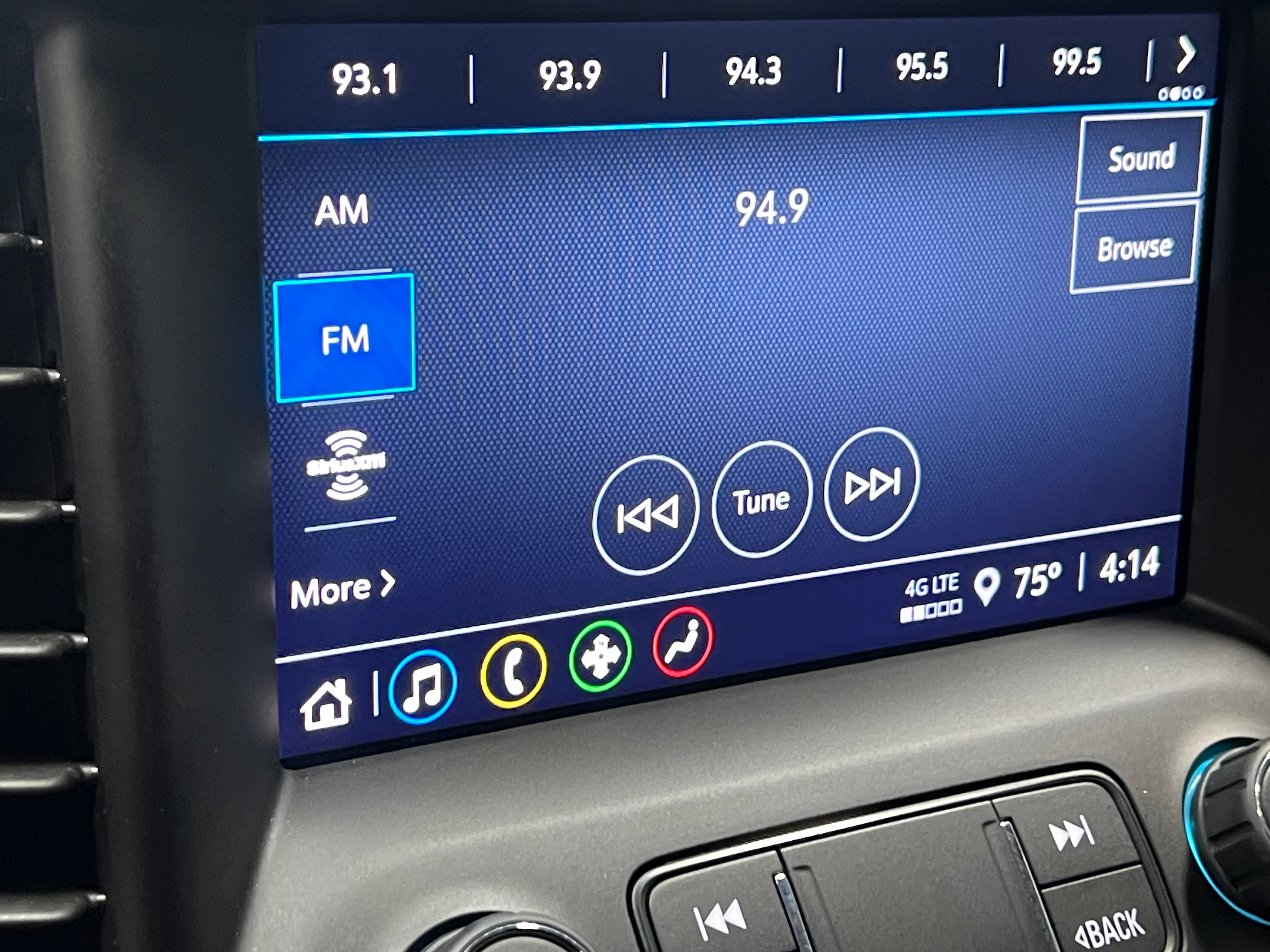 2023 GMC Acadia SLE 4