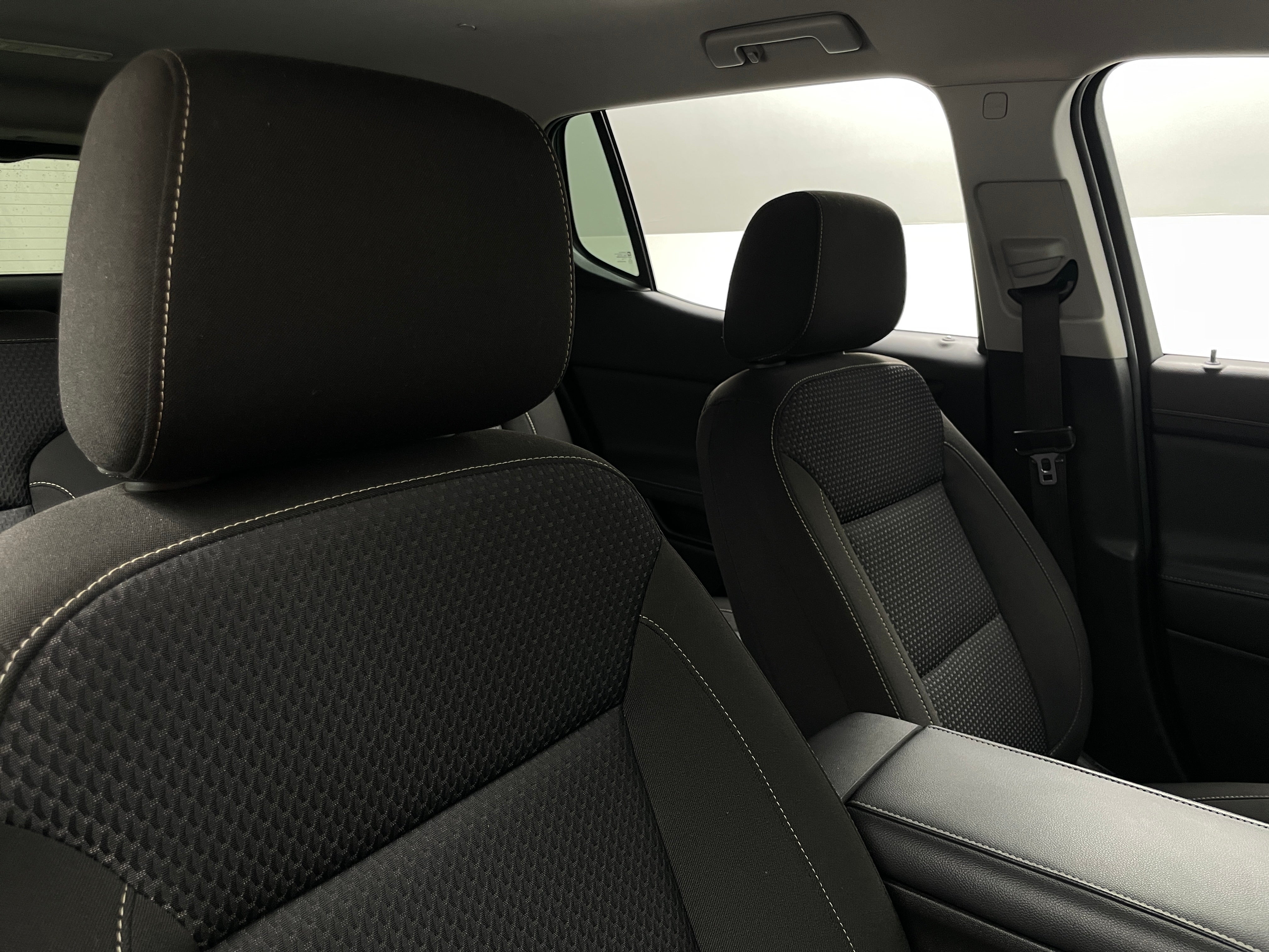 2023 GMC Acadia SLE 2