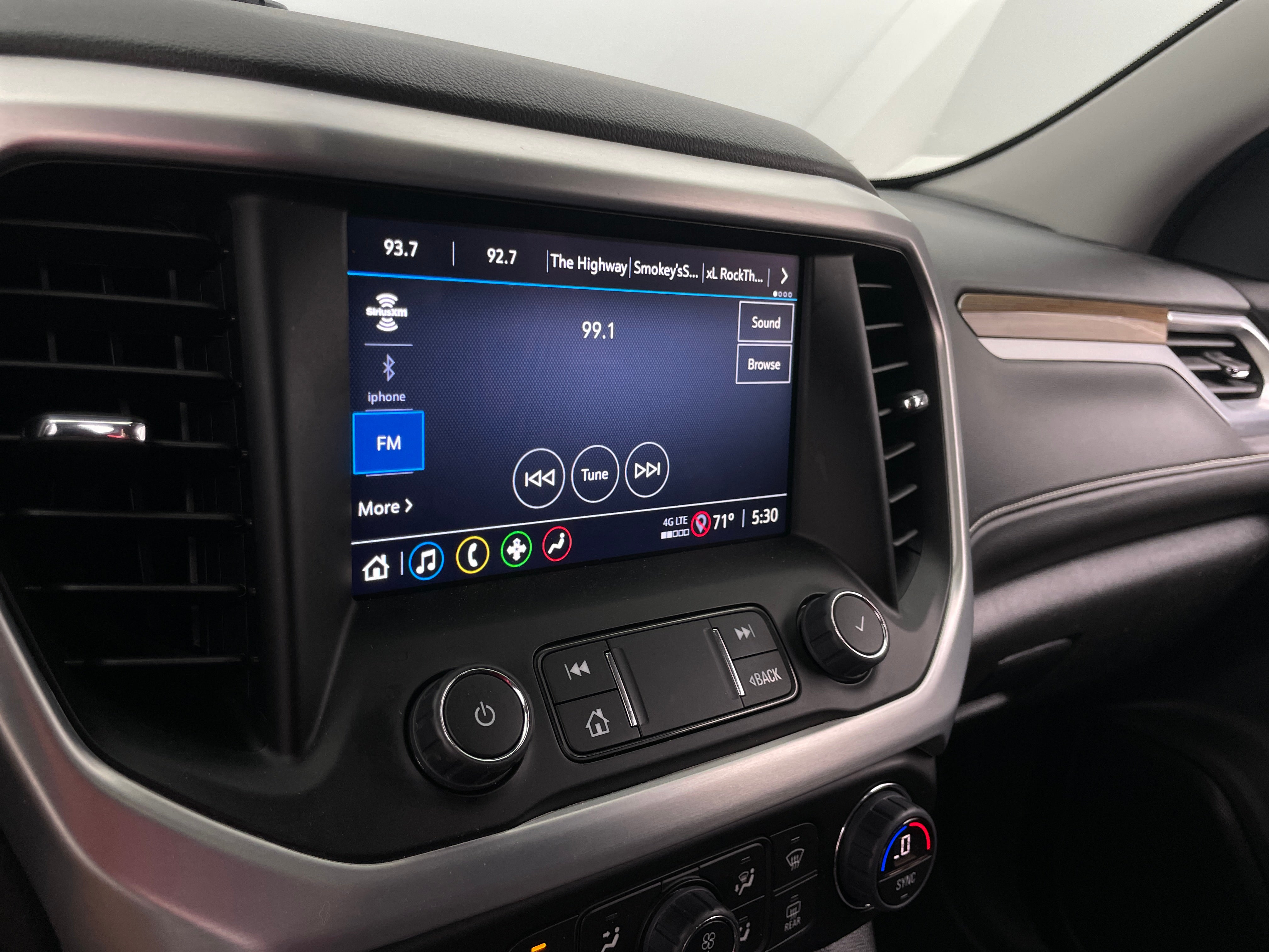 2023 GMC Acadia SLE 4