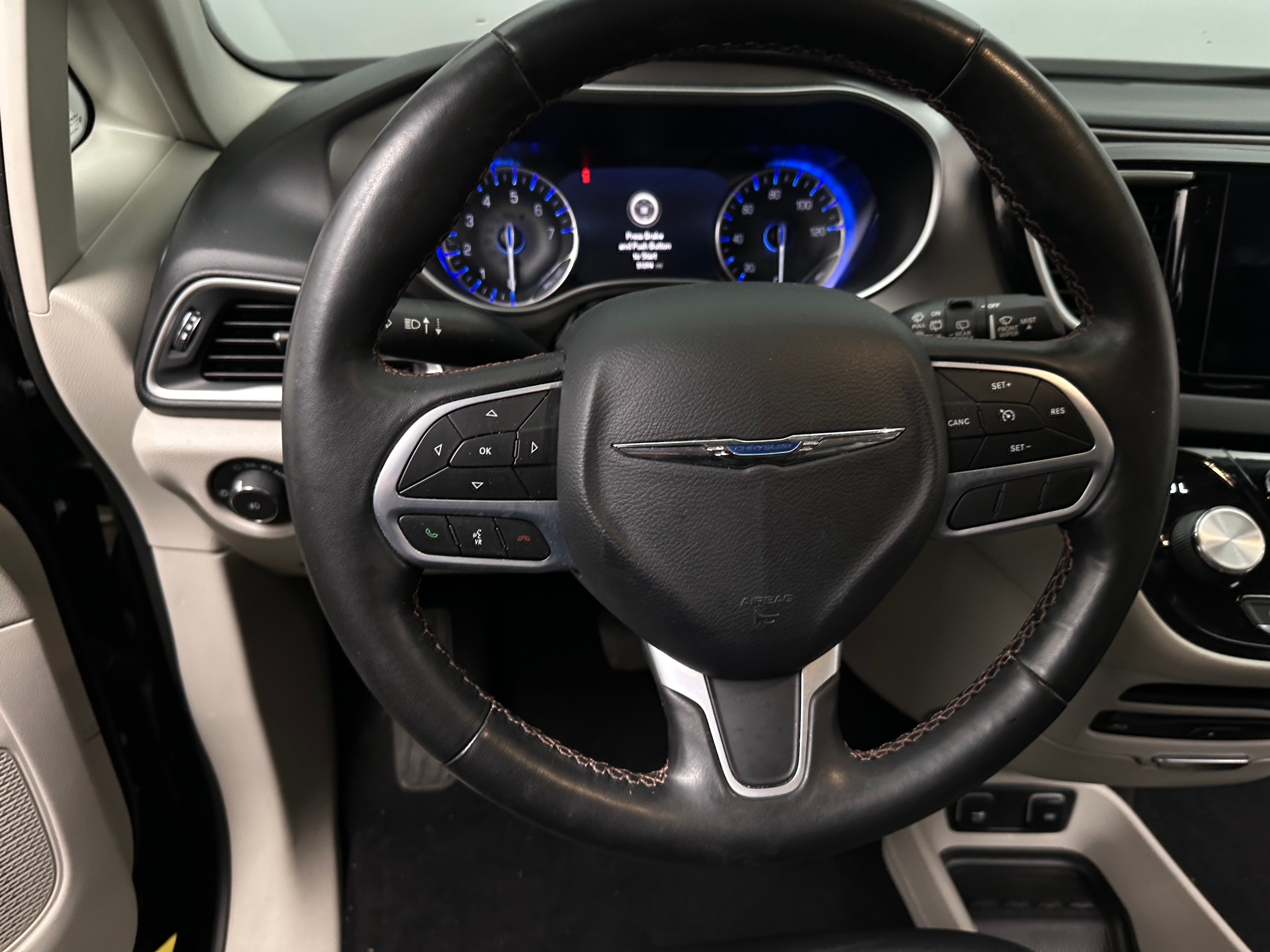 2020 Chrysler Pacifica  4