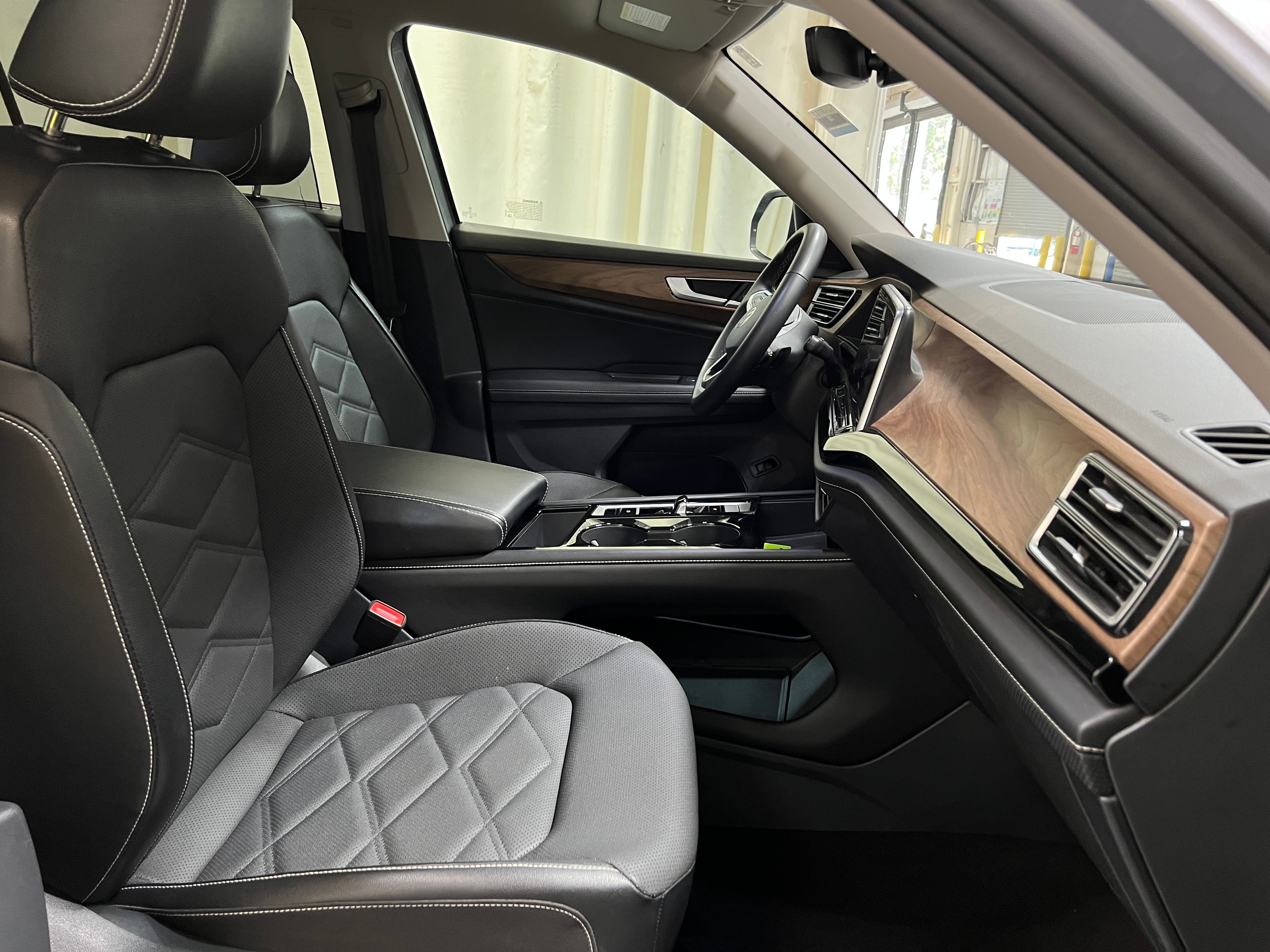 2024 Volkswagen Atlas SE 2