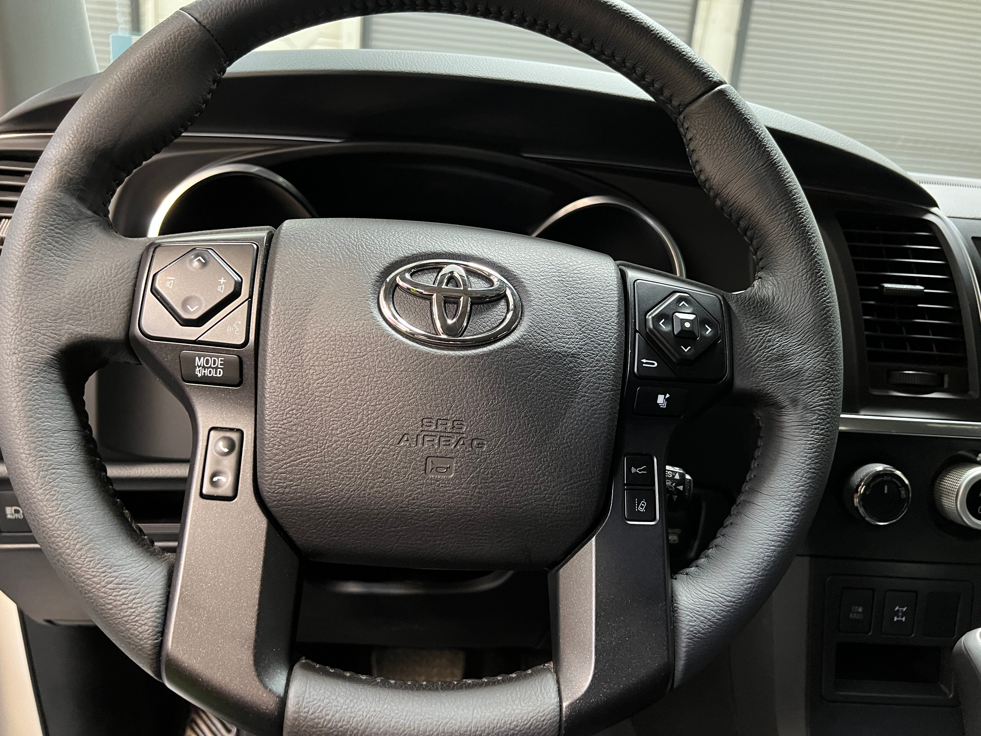 Thumbnail: 2022 Toyota Sequoia - 5