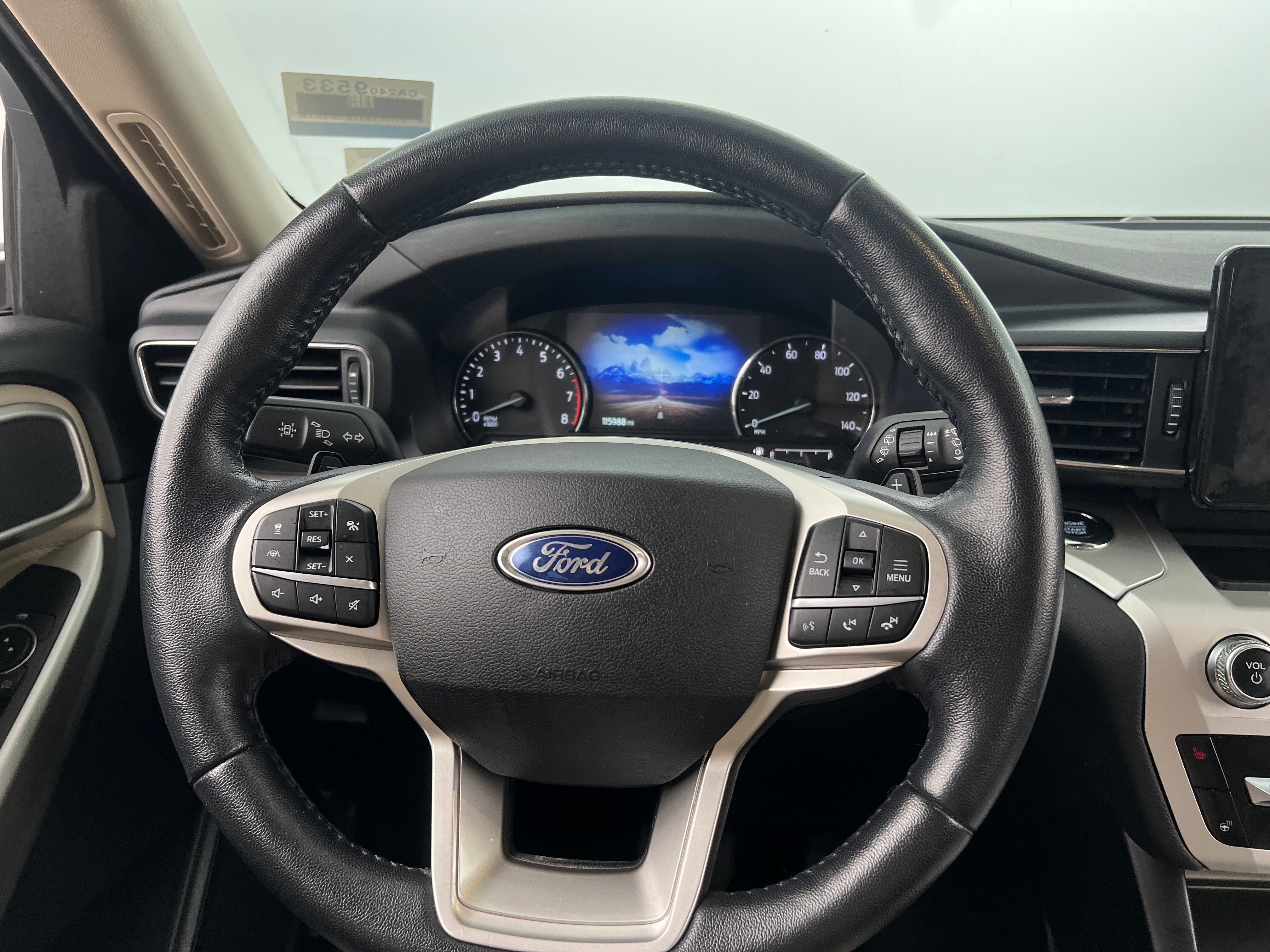 2020 Ford Explorer XLT 4