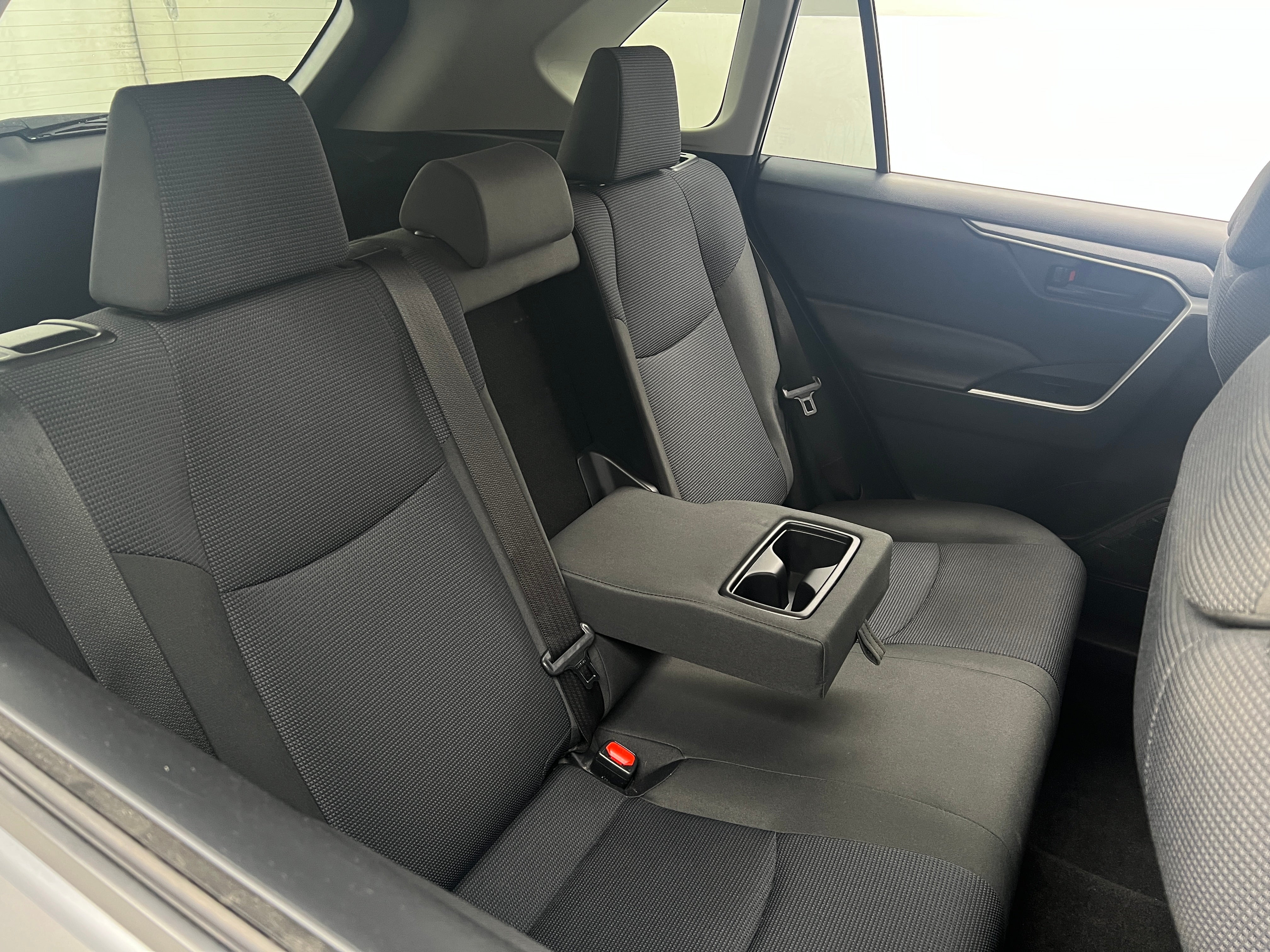 2020 Toyota RAV4 LE 6