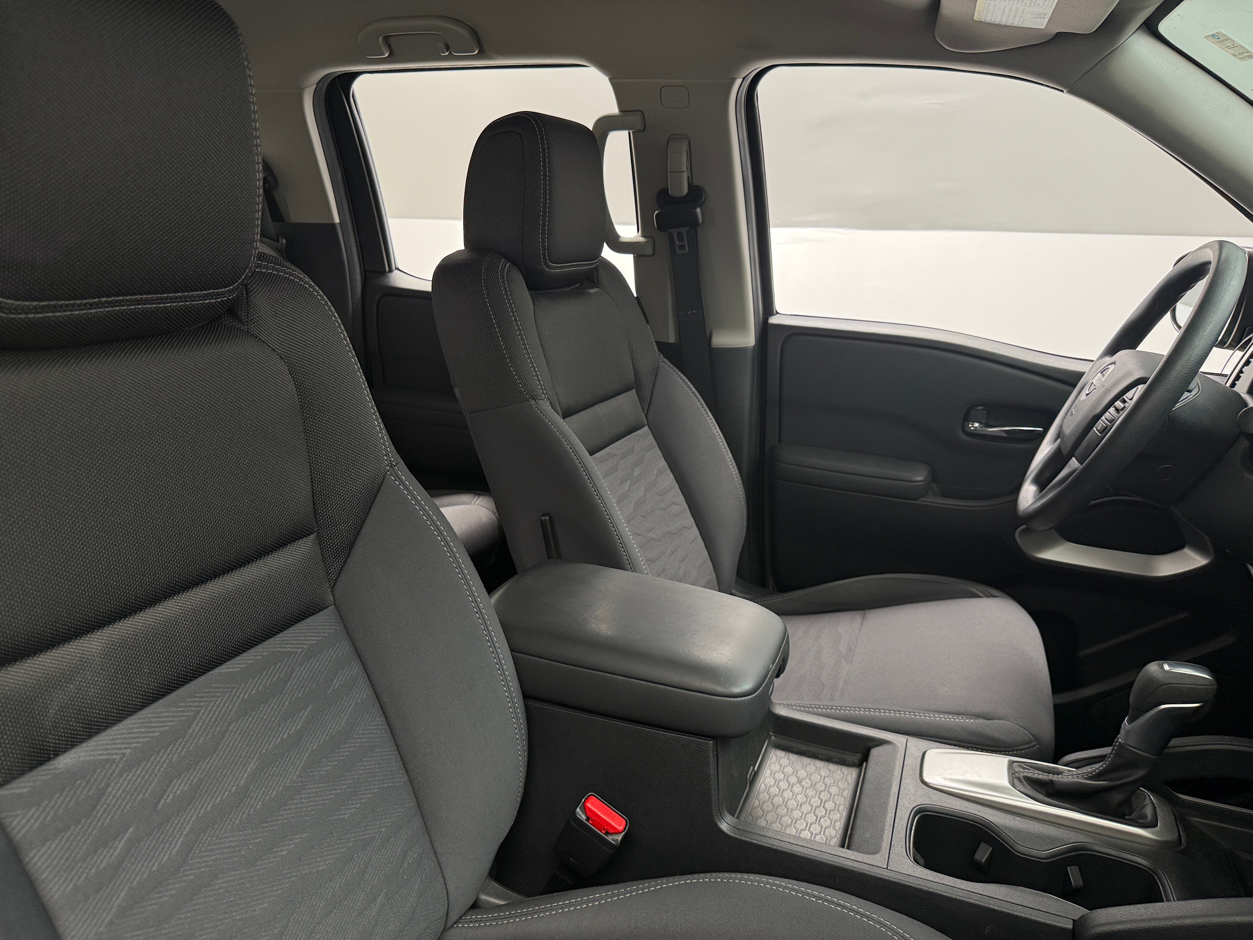 2022 Nissan Frontier SV 2
