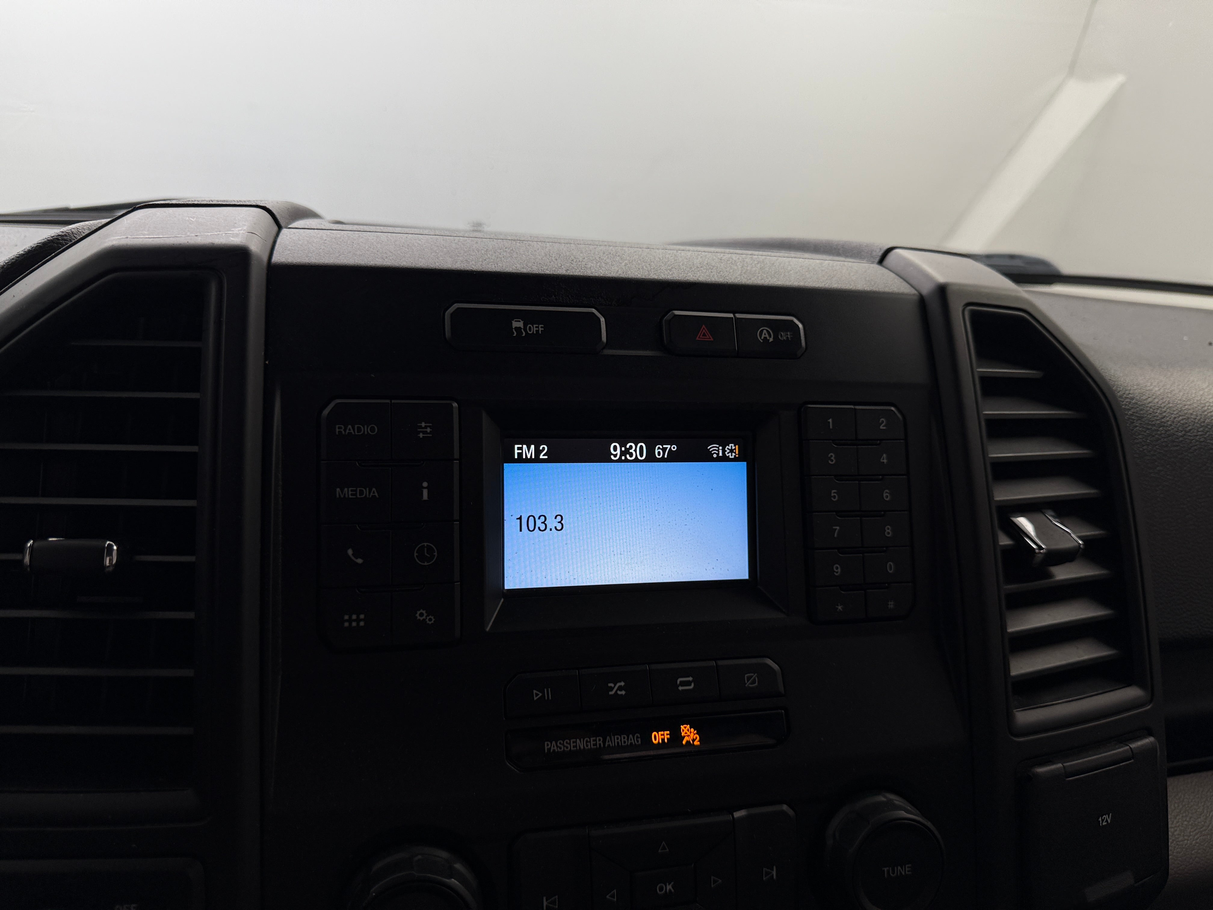 2020 Ford Econoline E-150 4