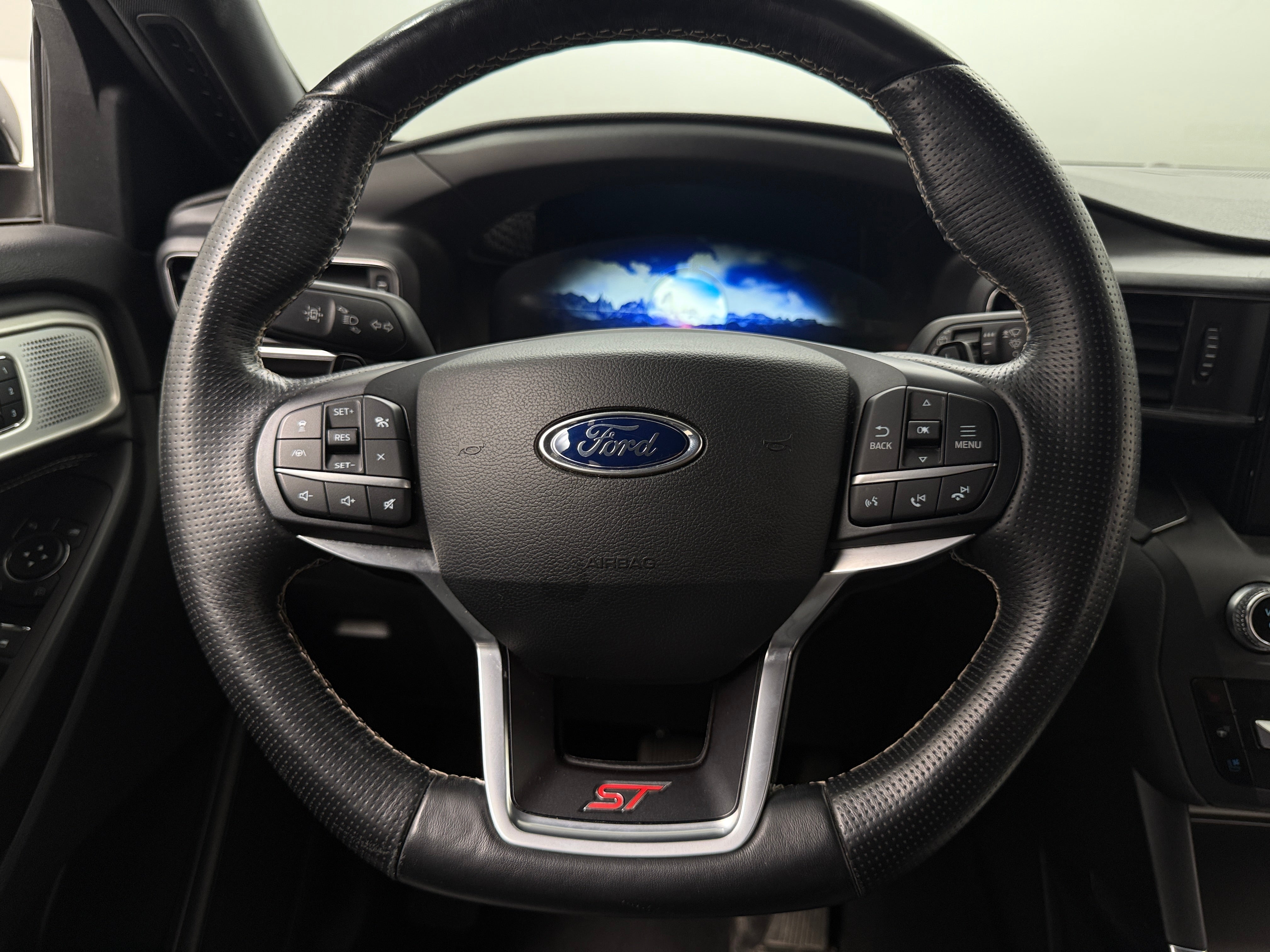 2020 Ford Explorer ST 4