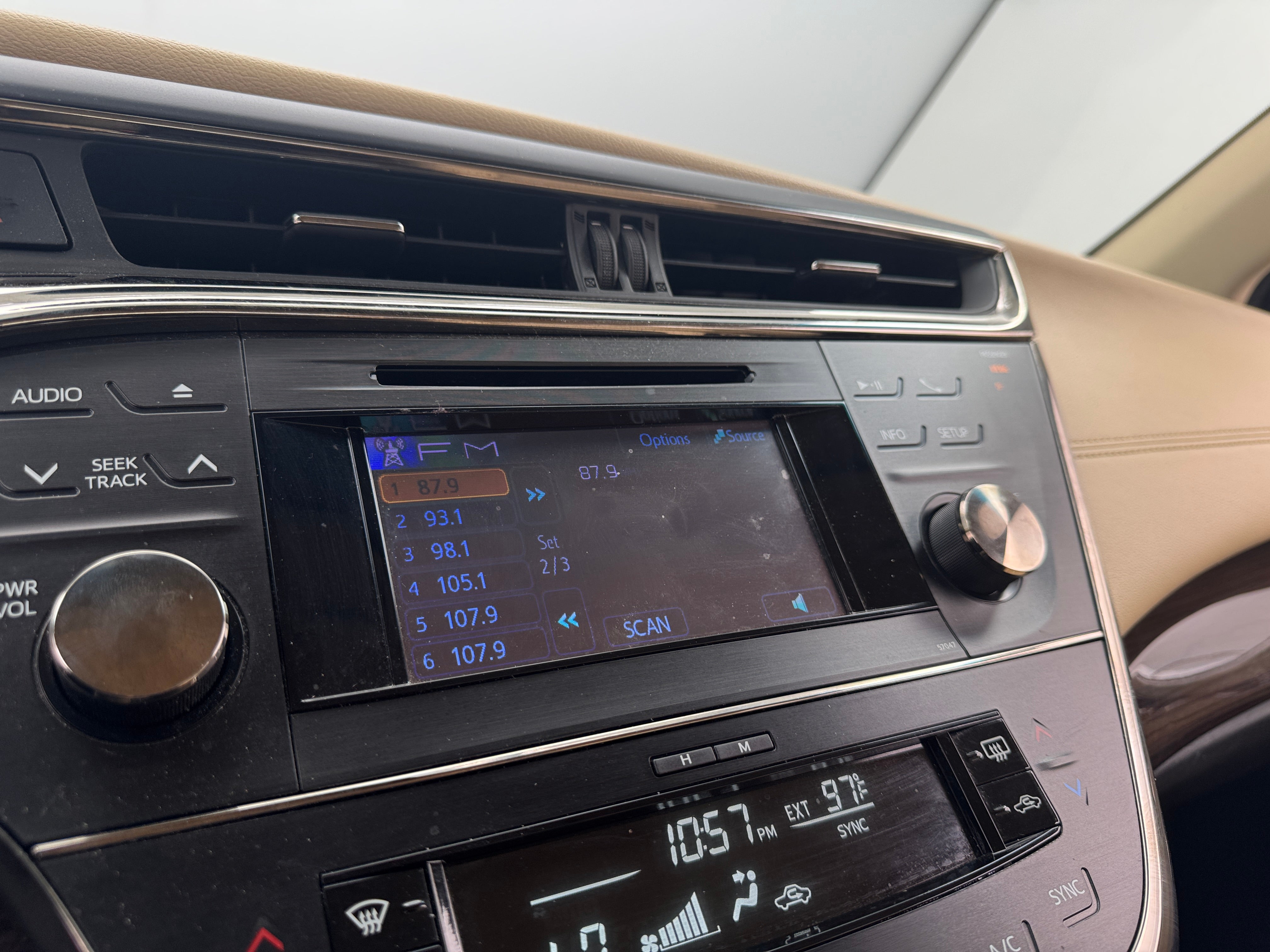 2013 Toyota Avalon XLE 3